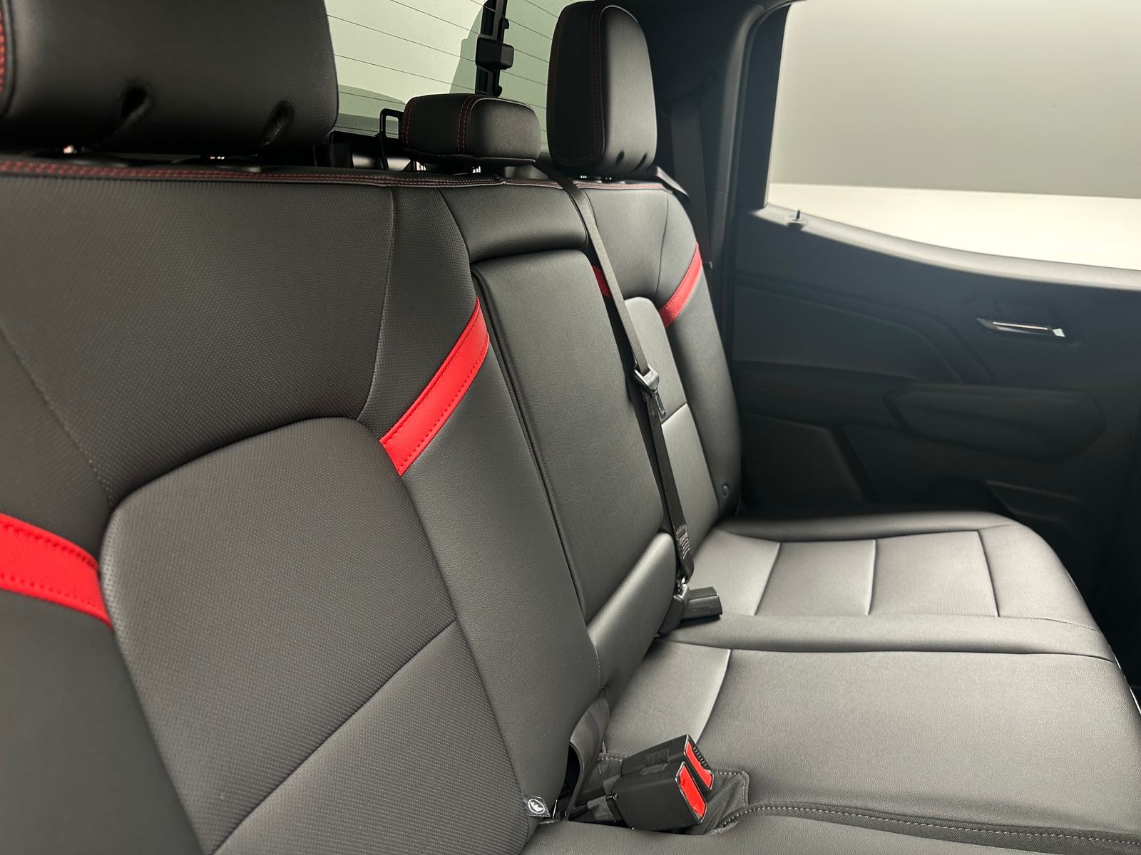 Thumbnail: 2024 Chevrolet Colorado - 5