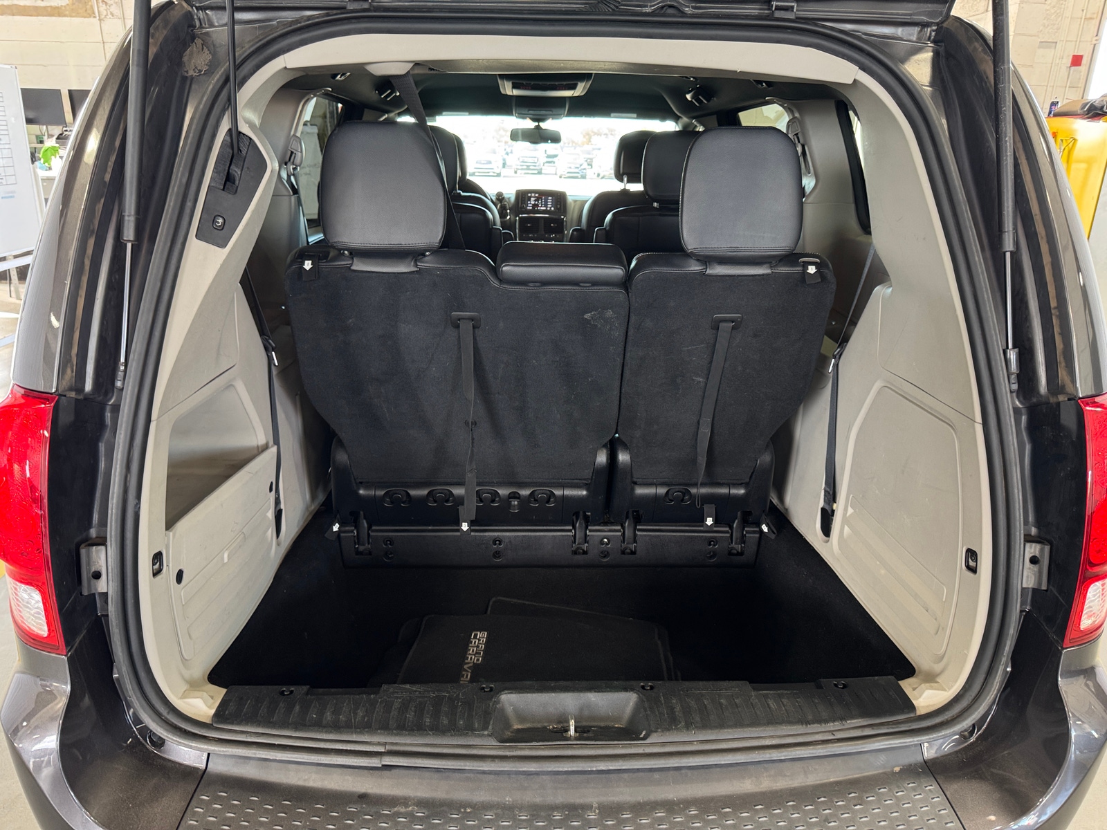 Thumbnail: 2016 Dodge Grand Caravan - 6