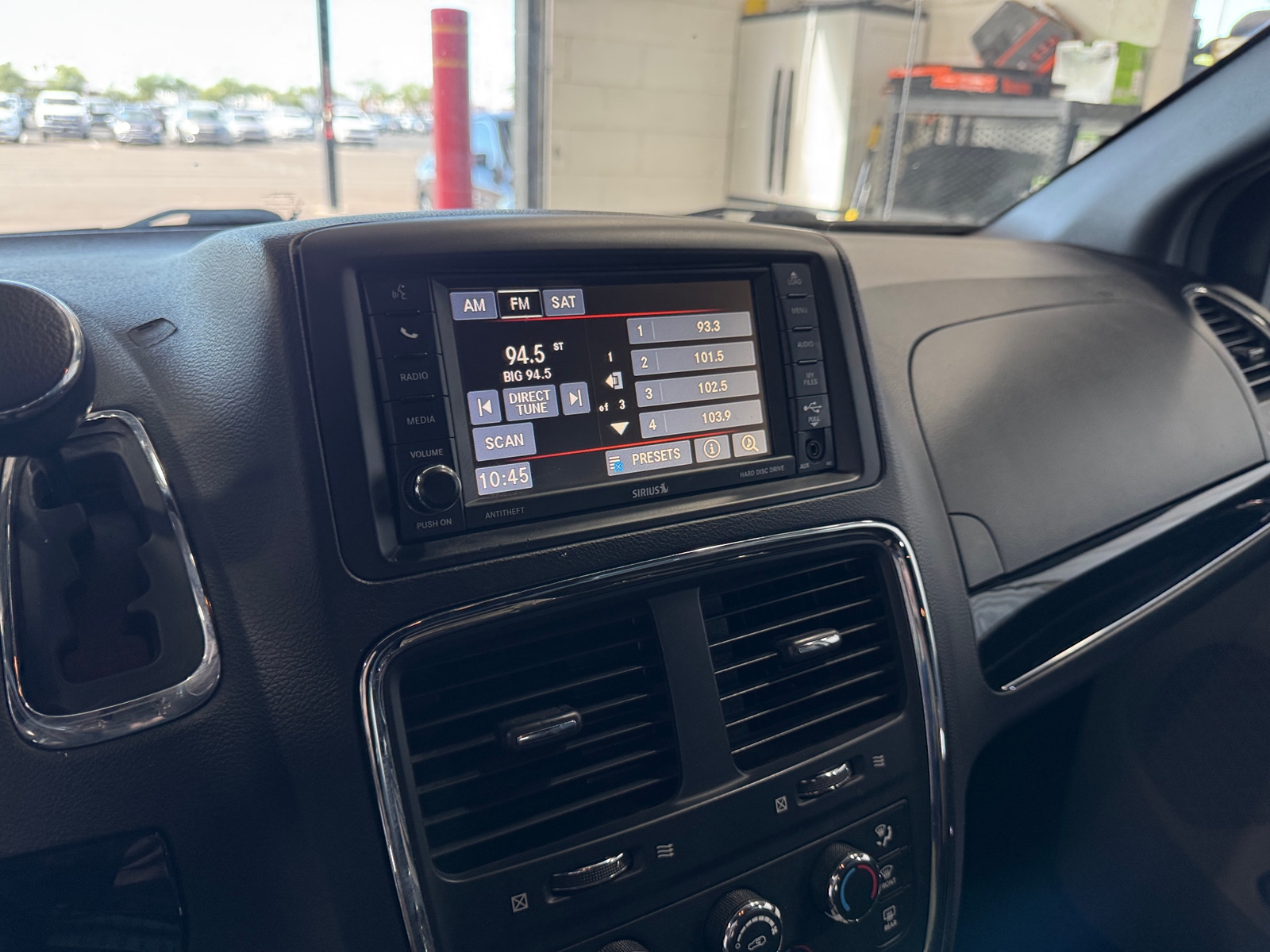 Thumbnail: 2016 Dodge Grand Caravan - 3