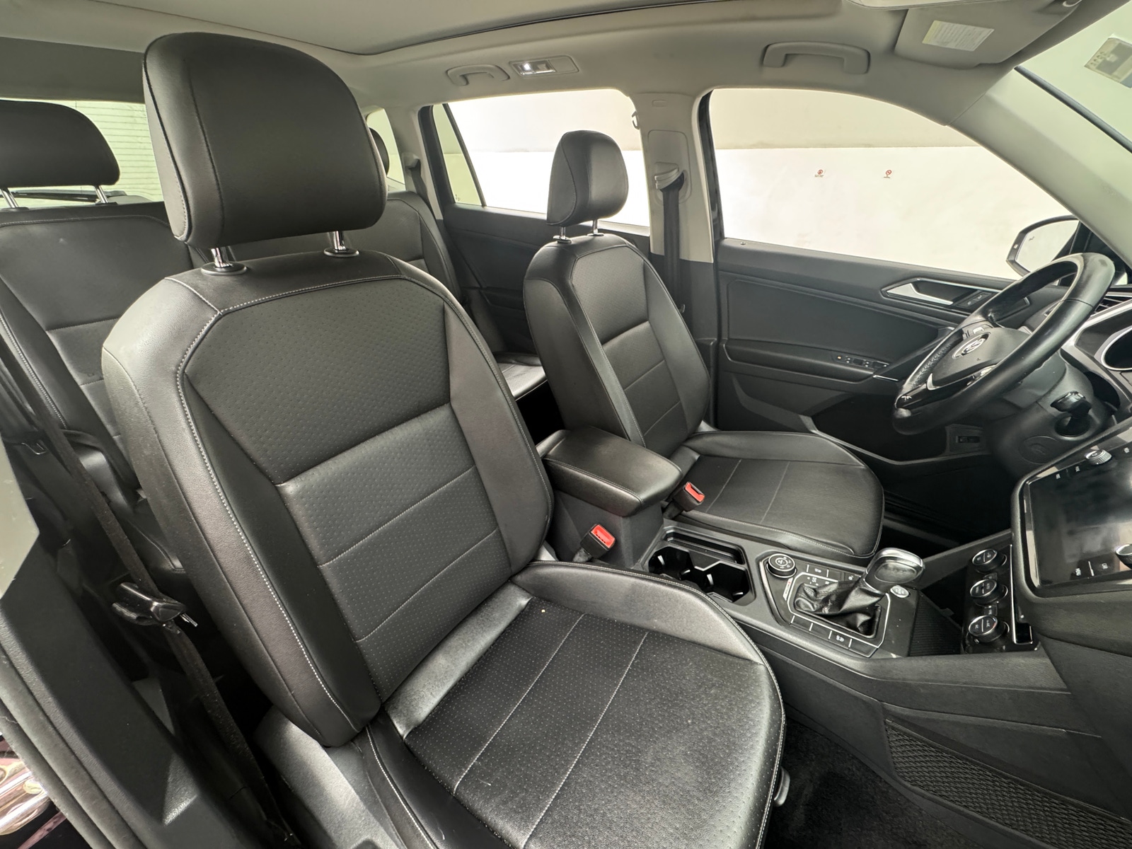 Thumbnail: 2018 Volkswagen Tiguan - 2