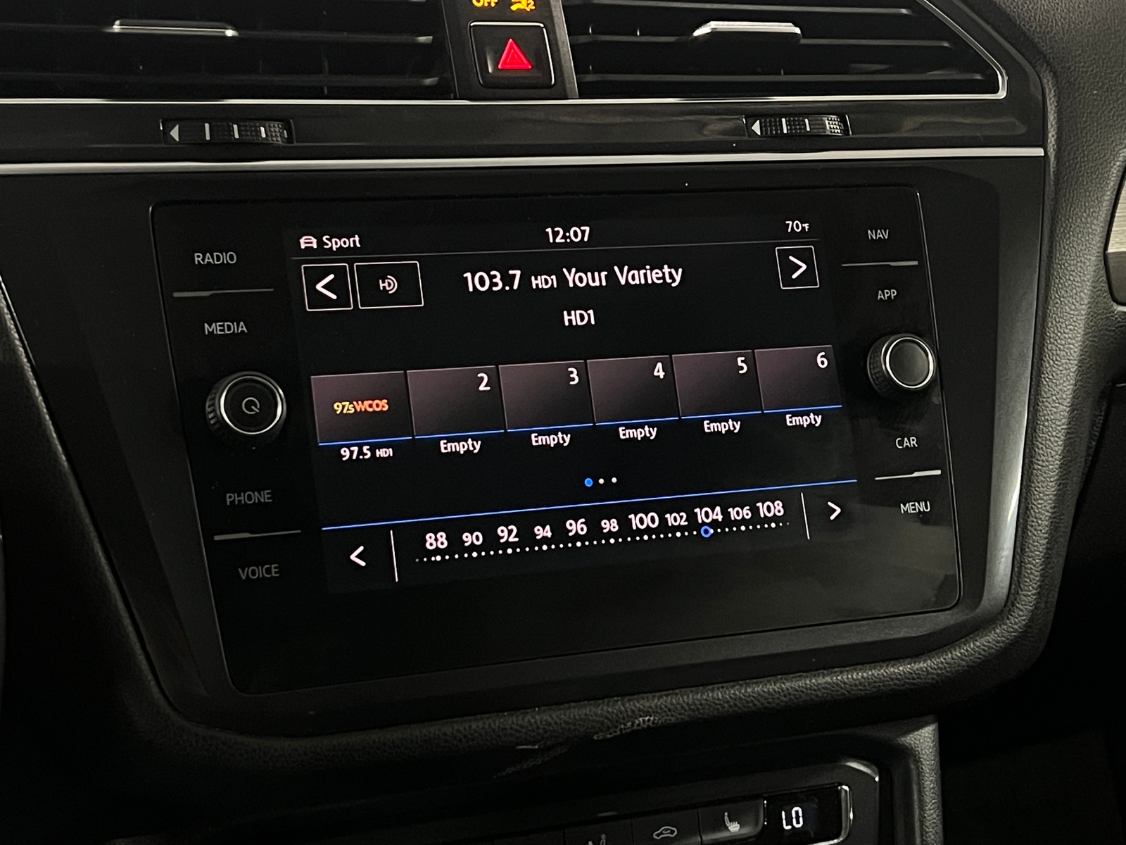 Thumbnail: 2018 Volkswagen Tiguan - 4