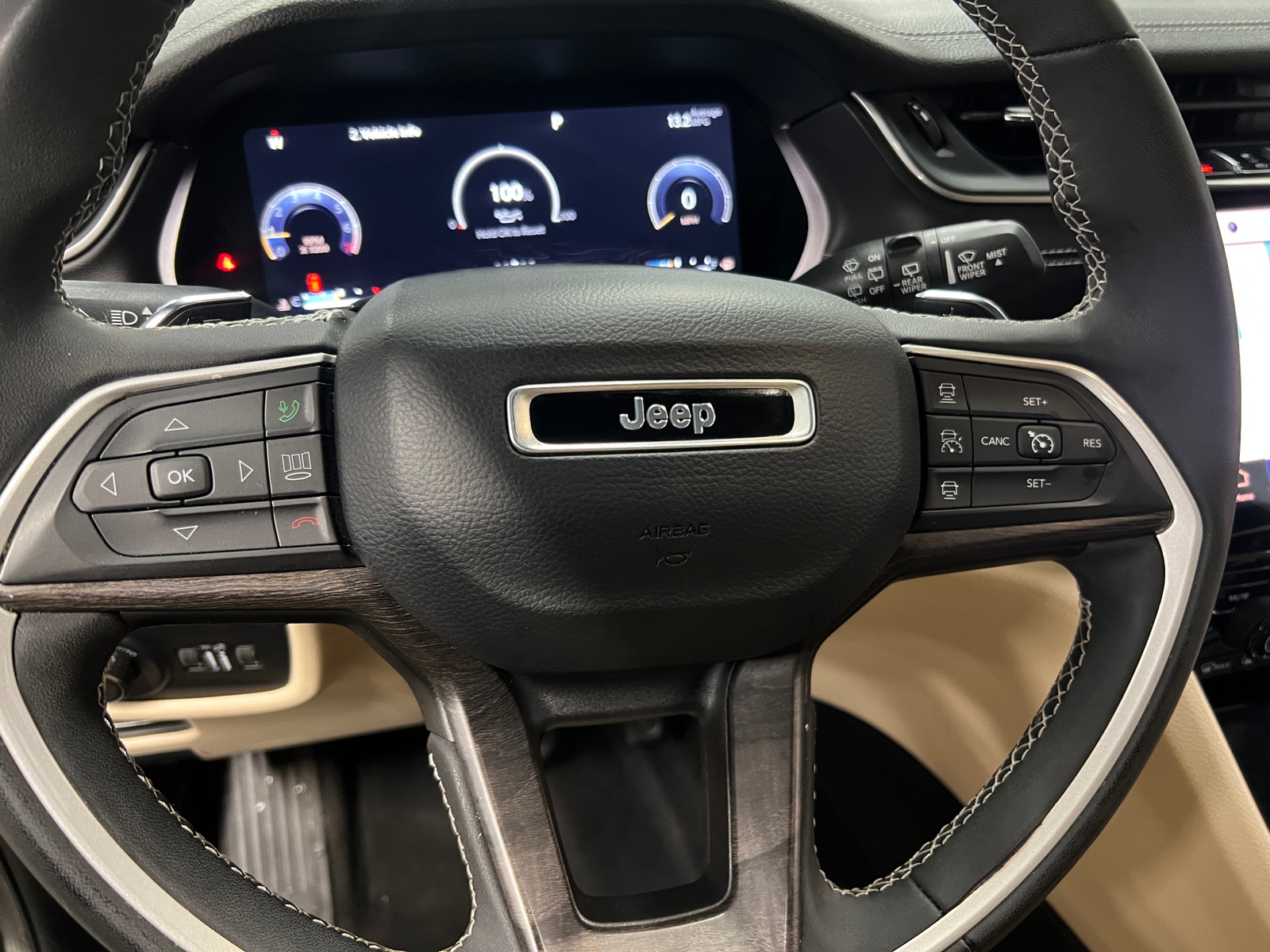Thumbnail: 2023 Jeep Grand Cherokee L - 4