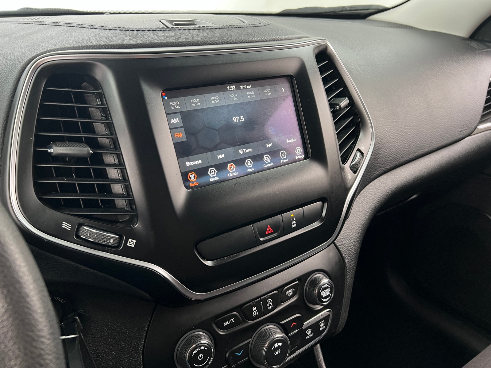 Thumbnail: 2021 Jeep Cherokee - 4