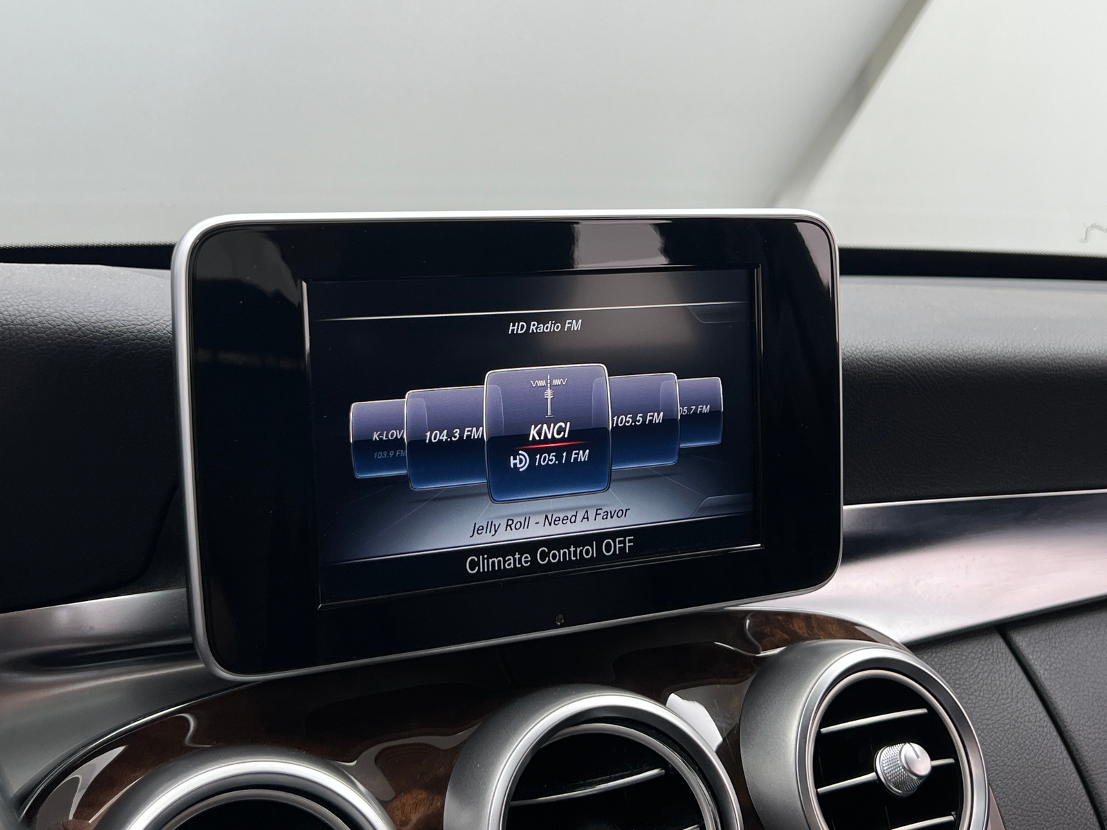 Thumbnail: 2016 Mercedes-Benz C-Class - 3