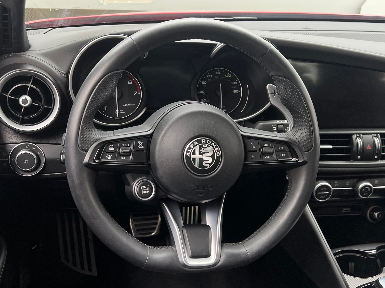 Thumbnail: 2022 Alfa Romeo Giulia - 4