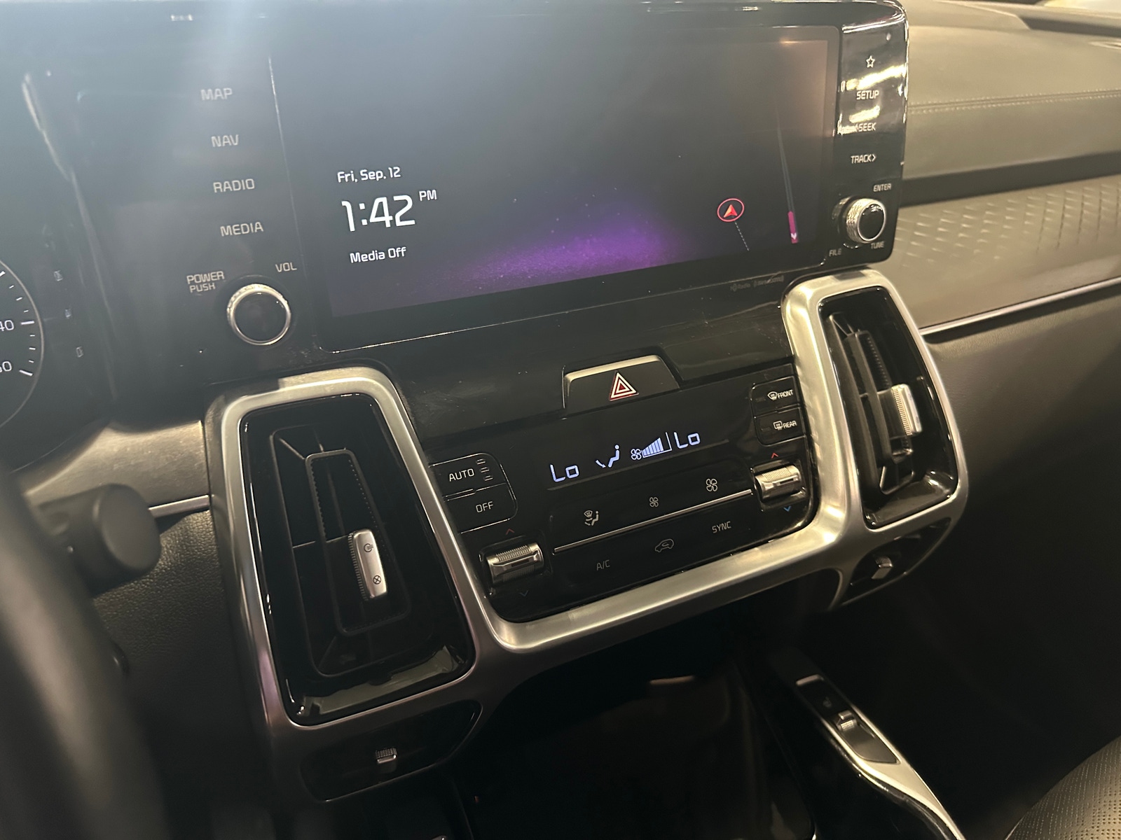 Thumbnail: 2022 Kia Sorento - 3