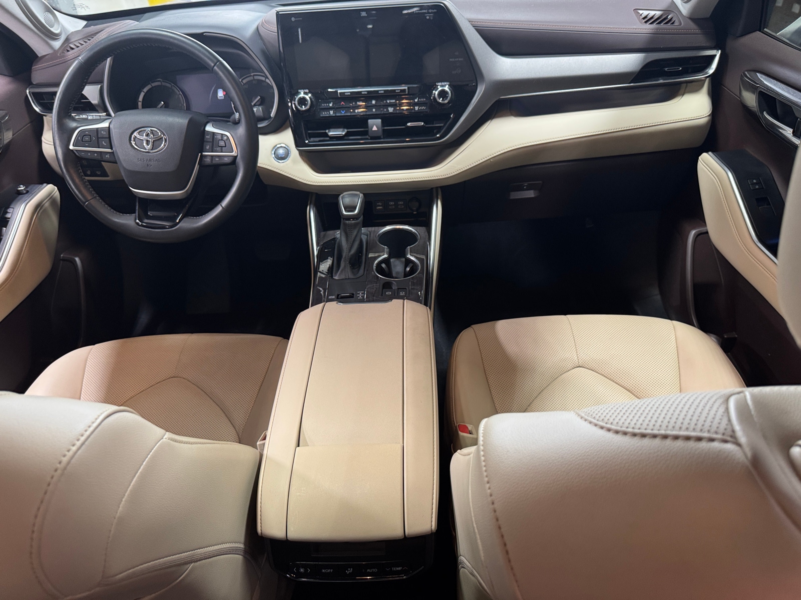Thumbnail: 2022 Toyota Highlander - 3
