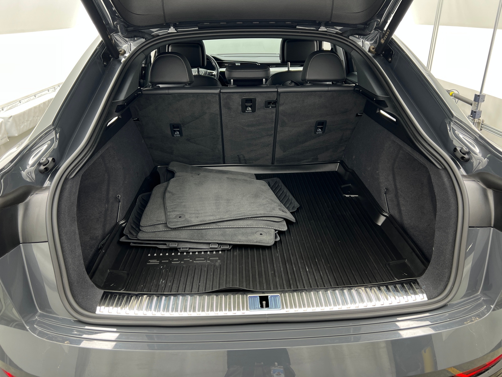 Thumbnail: 2024 Audi Q8 e-tron - 6