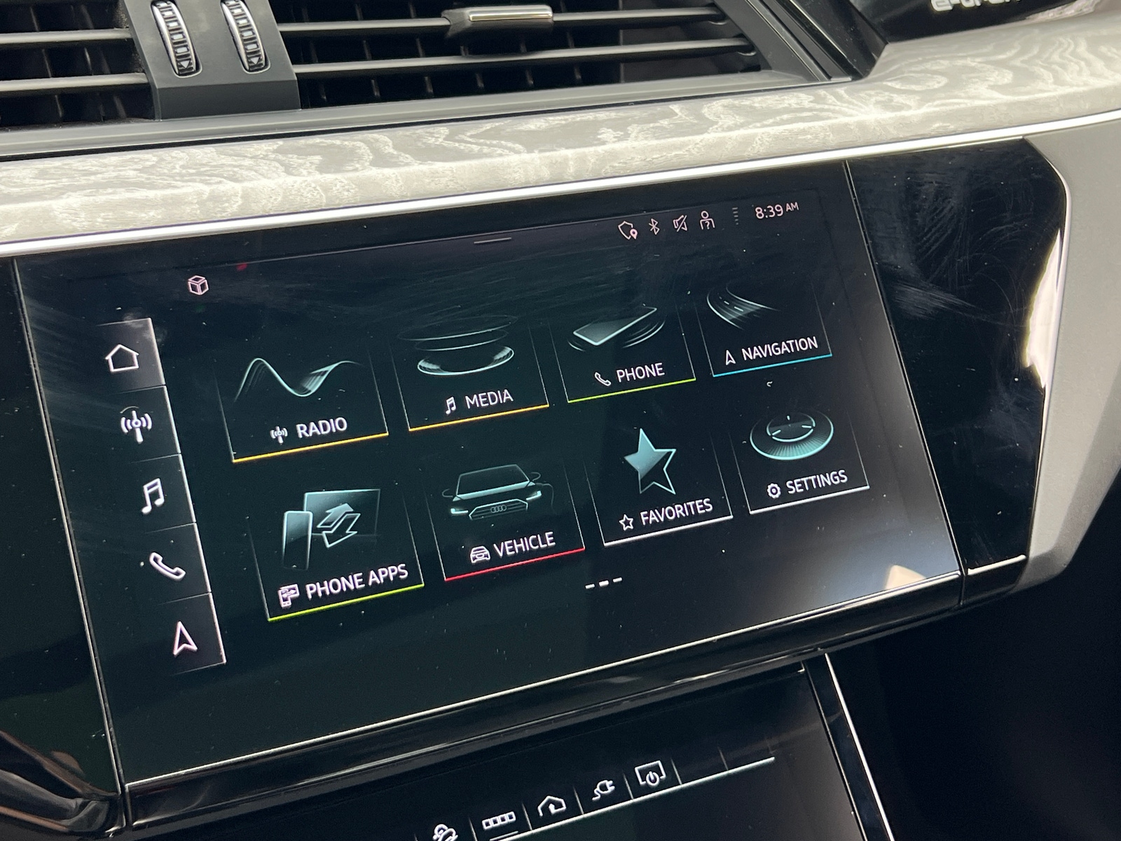 Thumbnail: 2024 Audi Q8 e-tron - 3