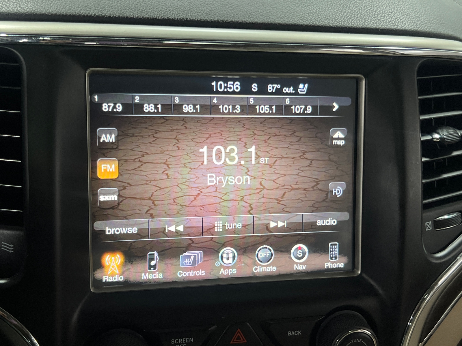 Thumbnail: 2017 Jeep Grand Cherokee - 3