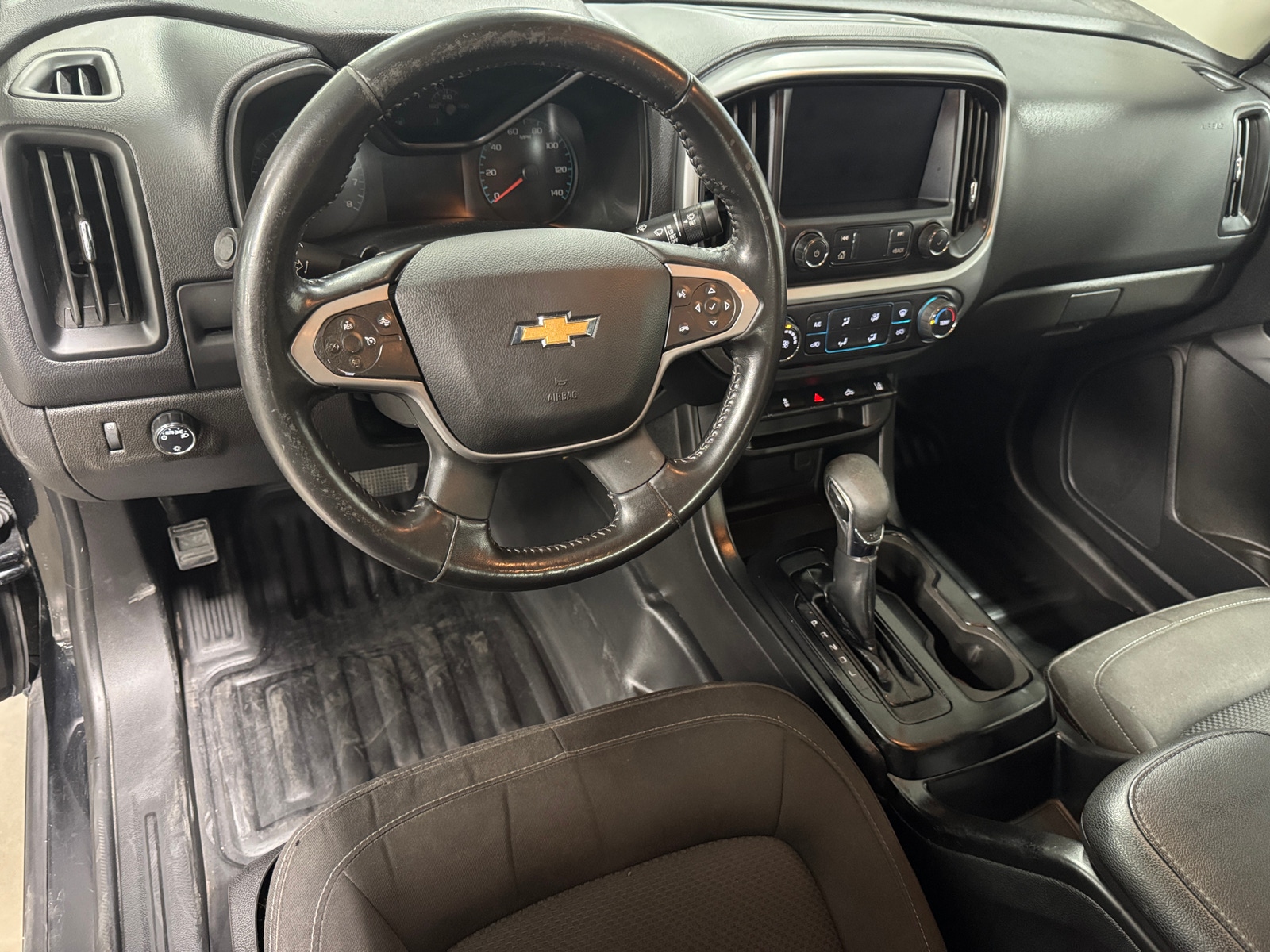 Thumbnail: 2022 Chevrolet Colorado - 3