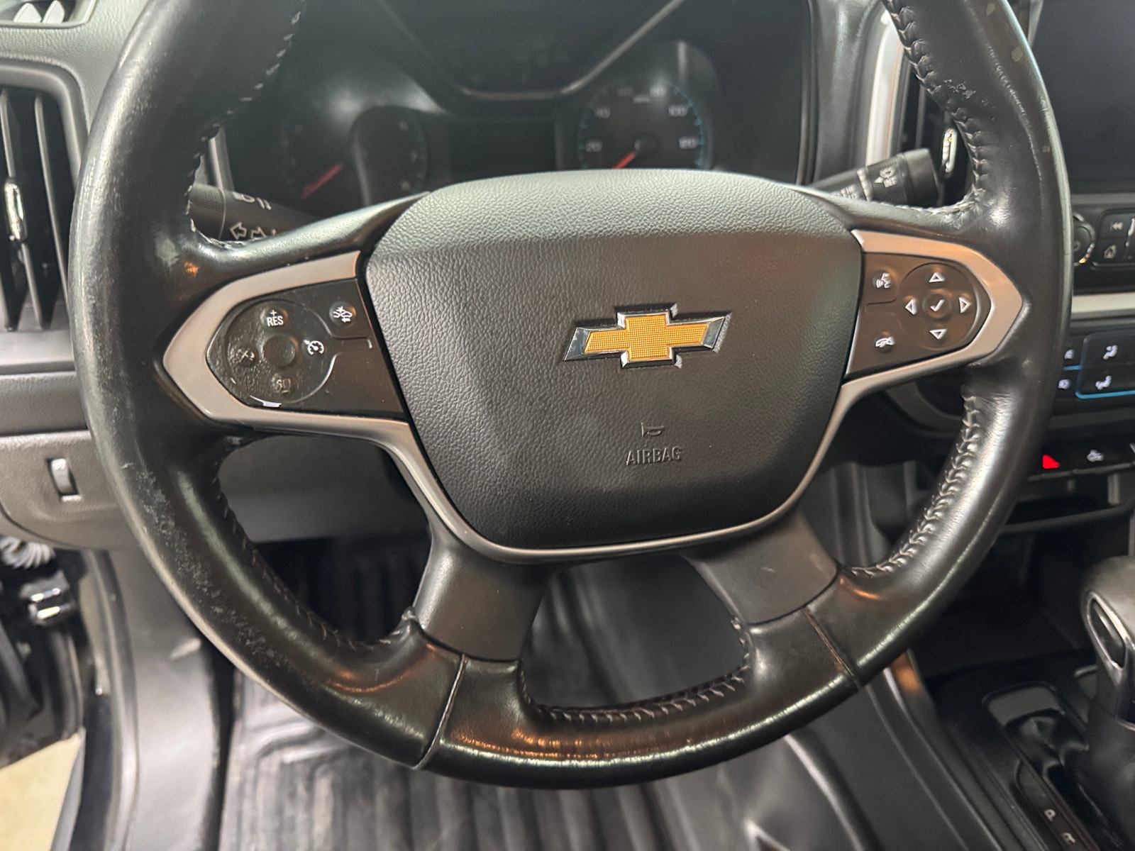 Thumbnail: 2022 Chevrolet Colorado - 5