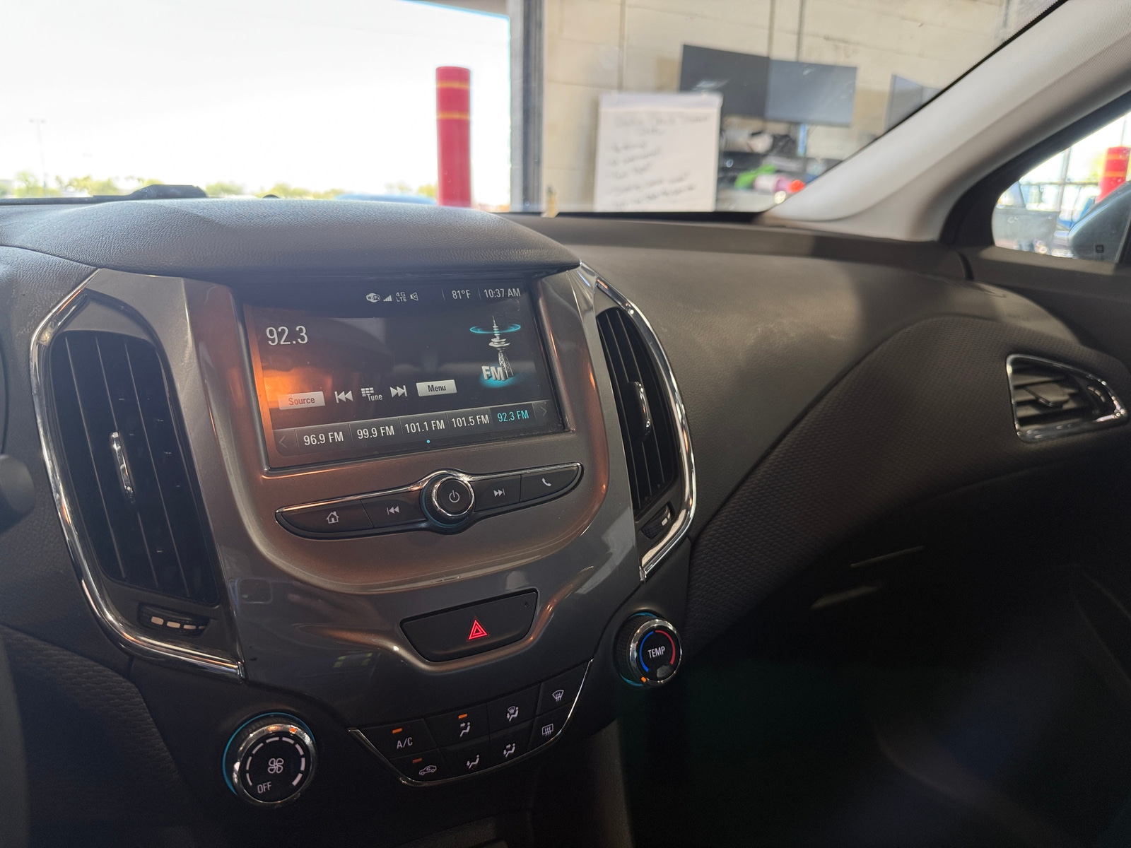 Thumbnail: 2018 Chevrolet Cruze - 4