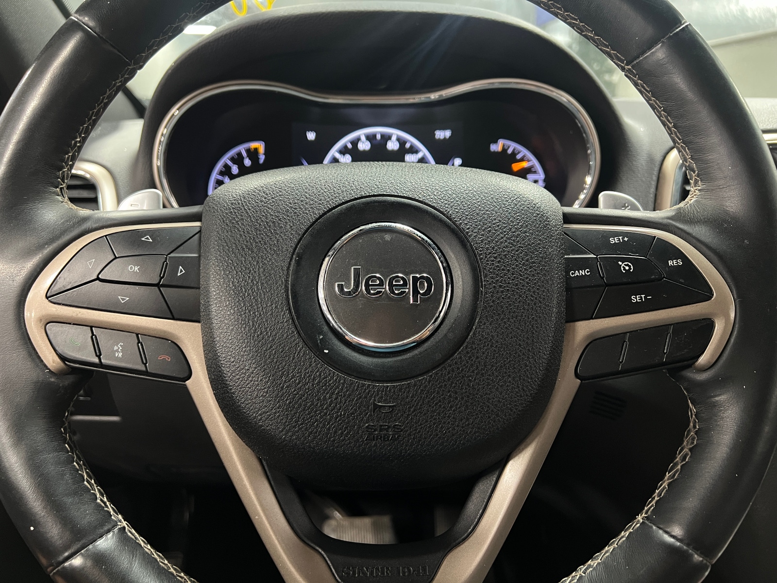 Thumbnail: 2017 Jeep Grand Cherokee - 4