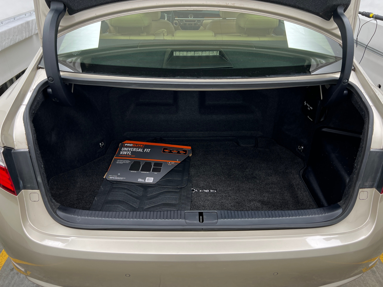 Thumbnail: 2013 Lexus ES - 6