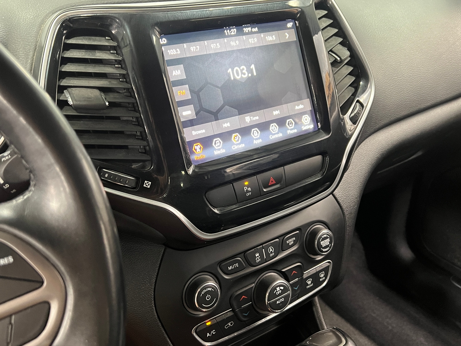 Thumbnail: 2019 Jeep Cherokee - 3