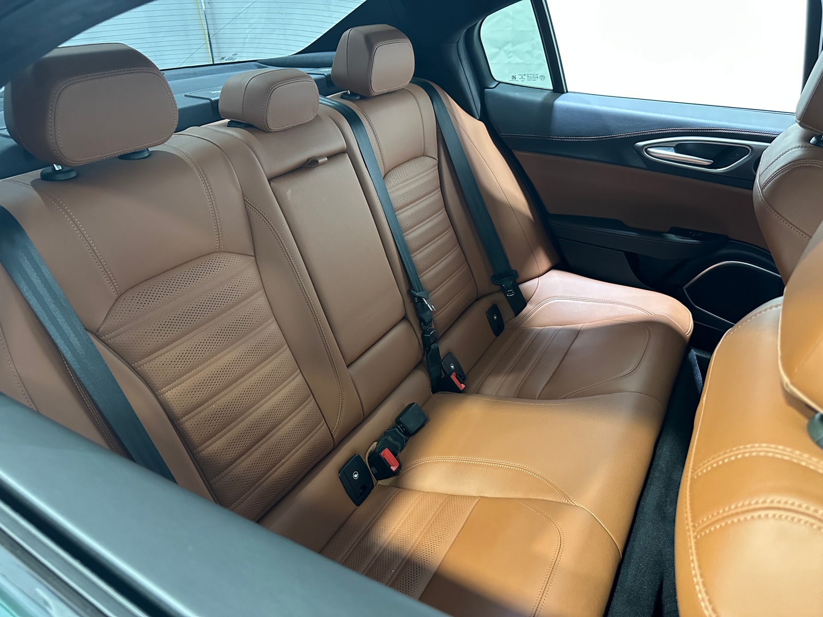 Thumbnail: 2021 Alfa Romeo Giulia - 5