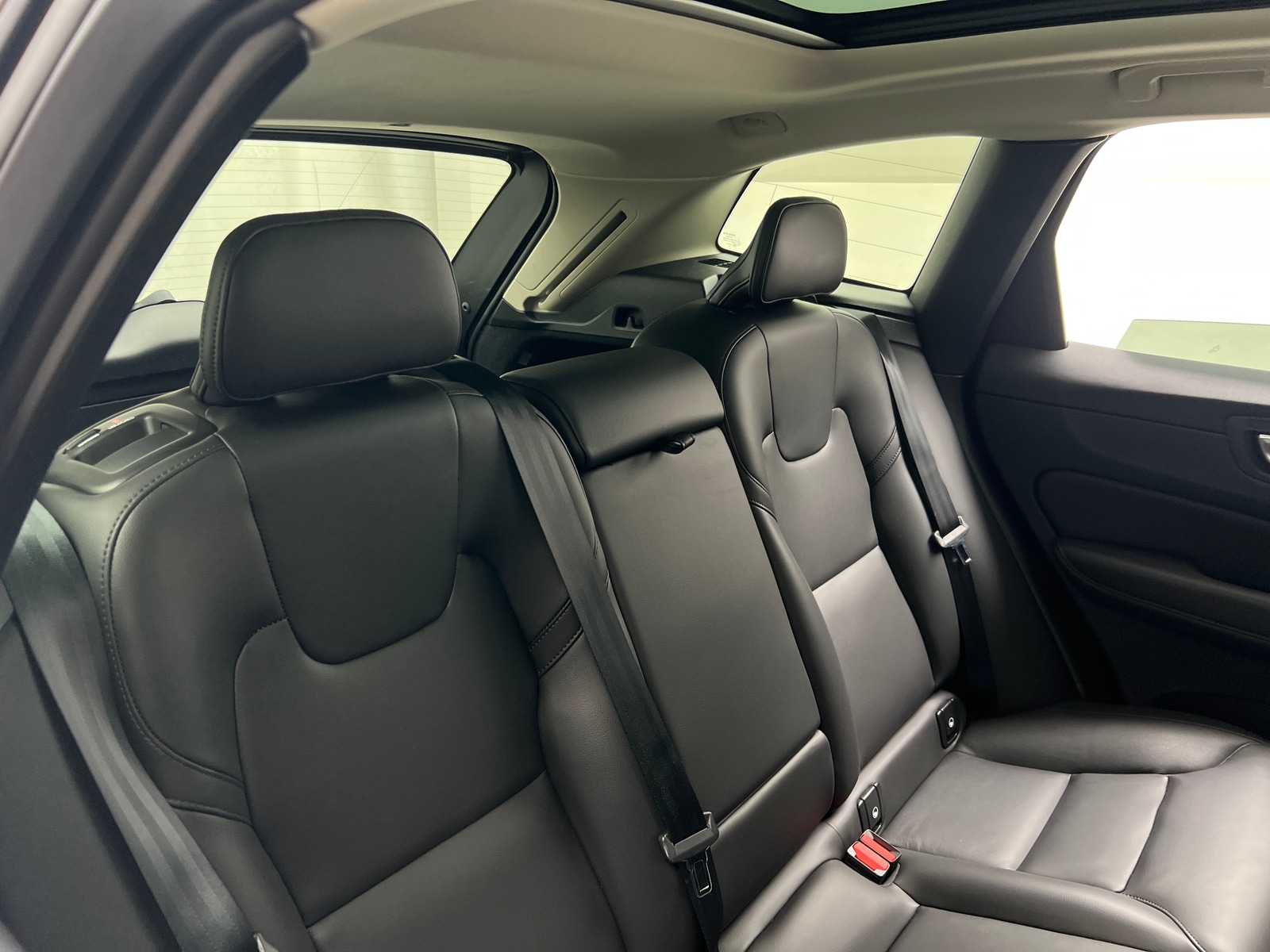Thumbnail: 2025 Volvo XC60 - 6