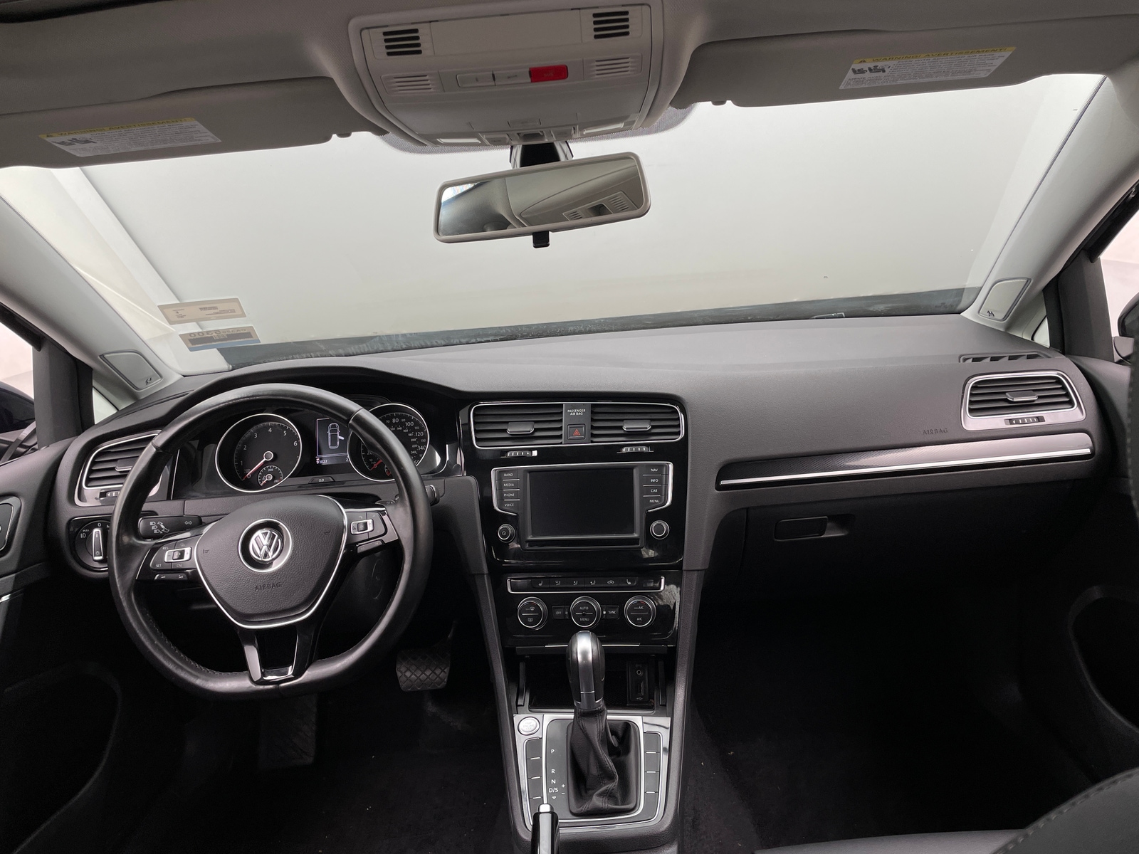 Thumbnail: 2017 Volkswagen e-Golf - 2