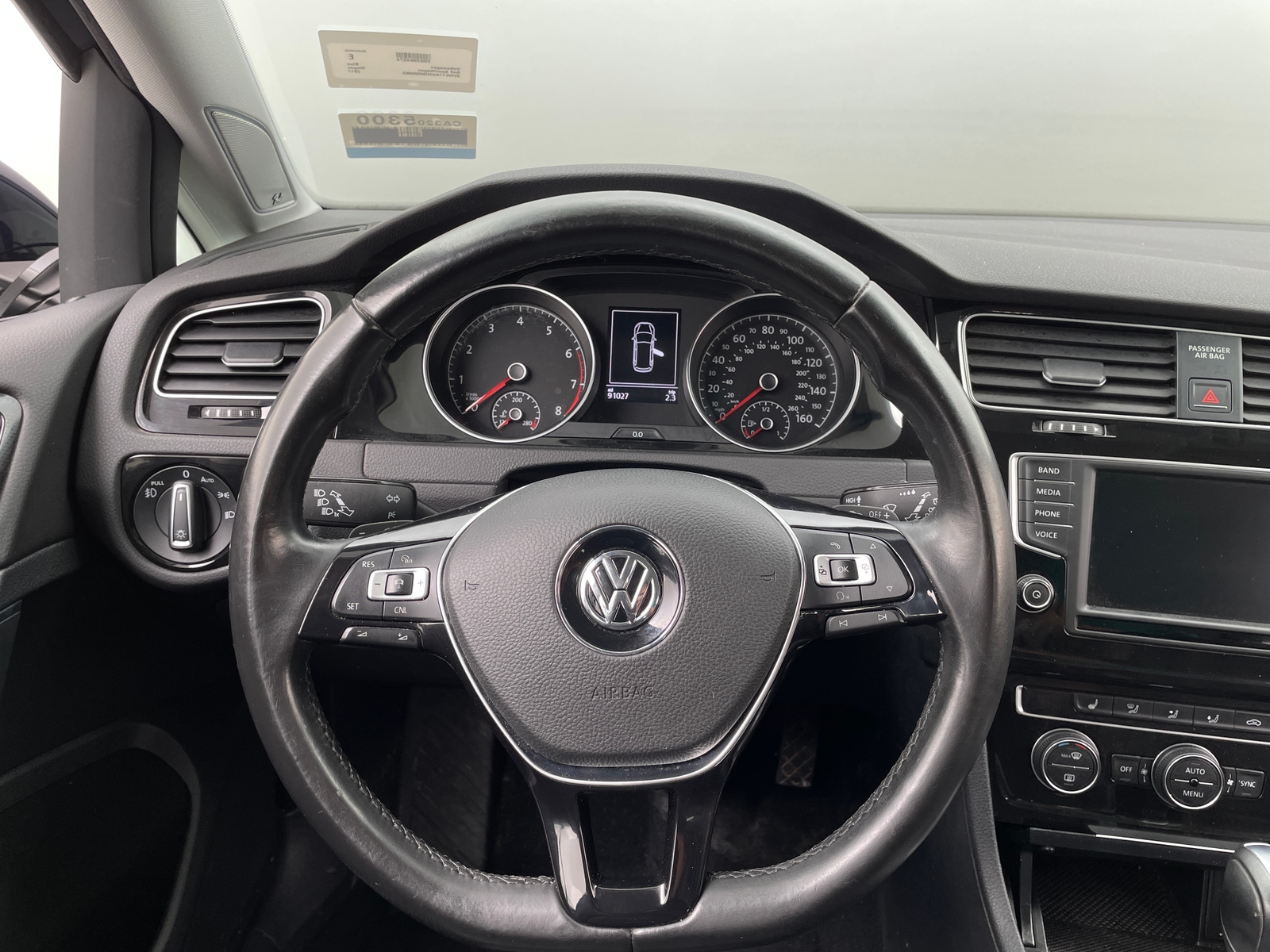 Thumbnail: 2017 Volkswagen e-Golf - 4
