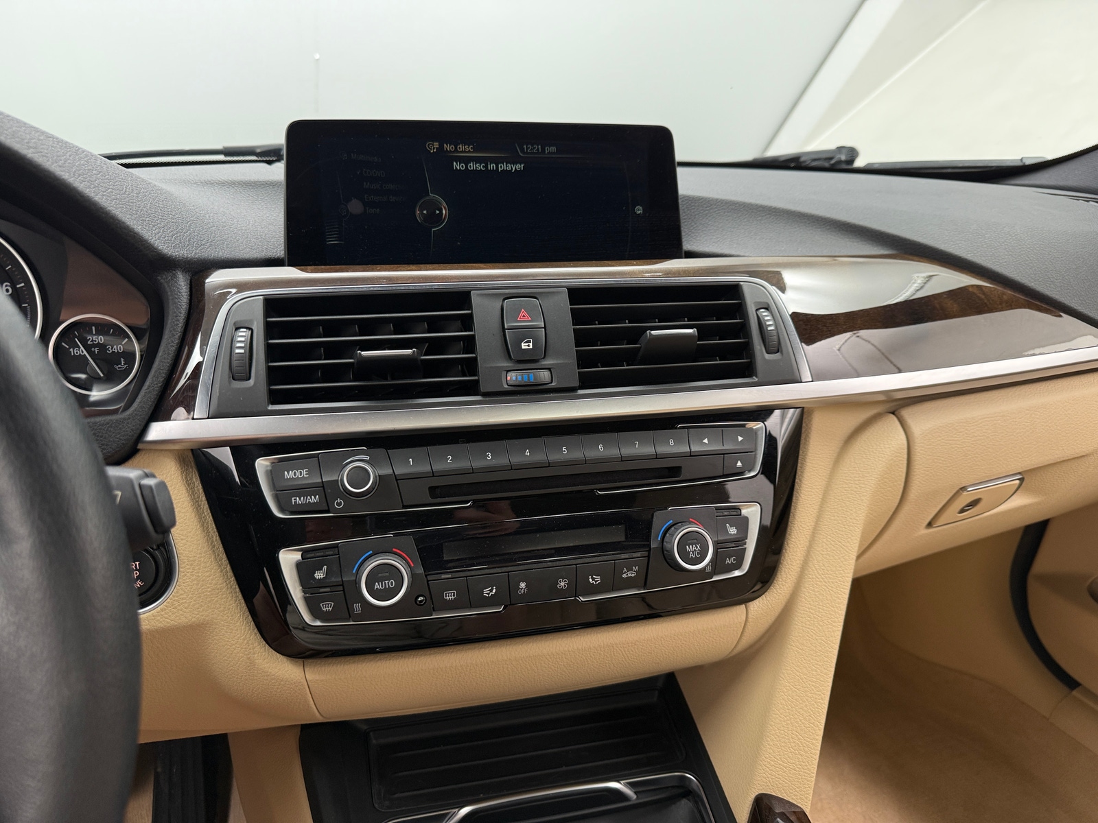 Thumbnail: 2016 BMW 3 Series - 3
