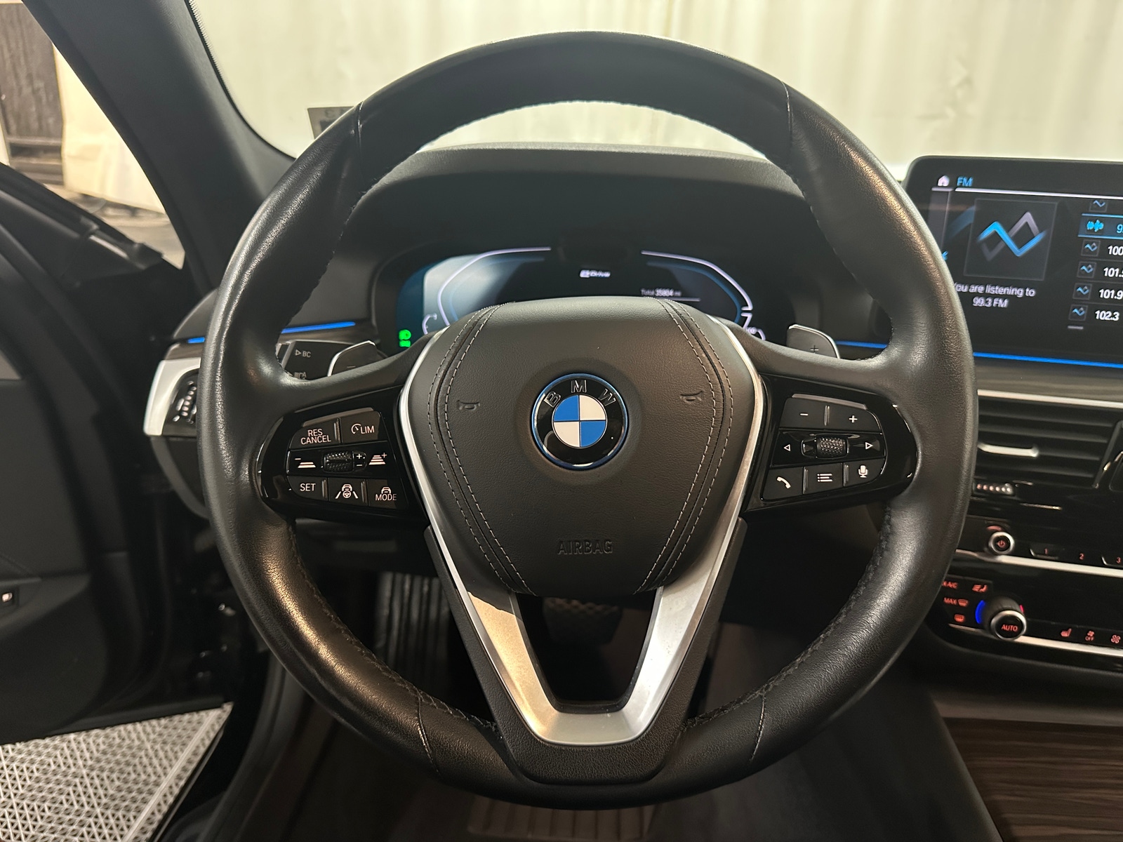 Thumbnail: 2022 BMW 5 Series - 4