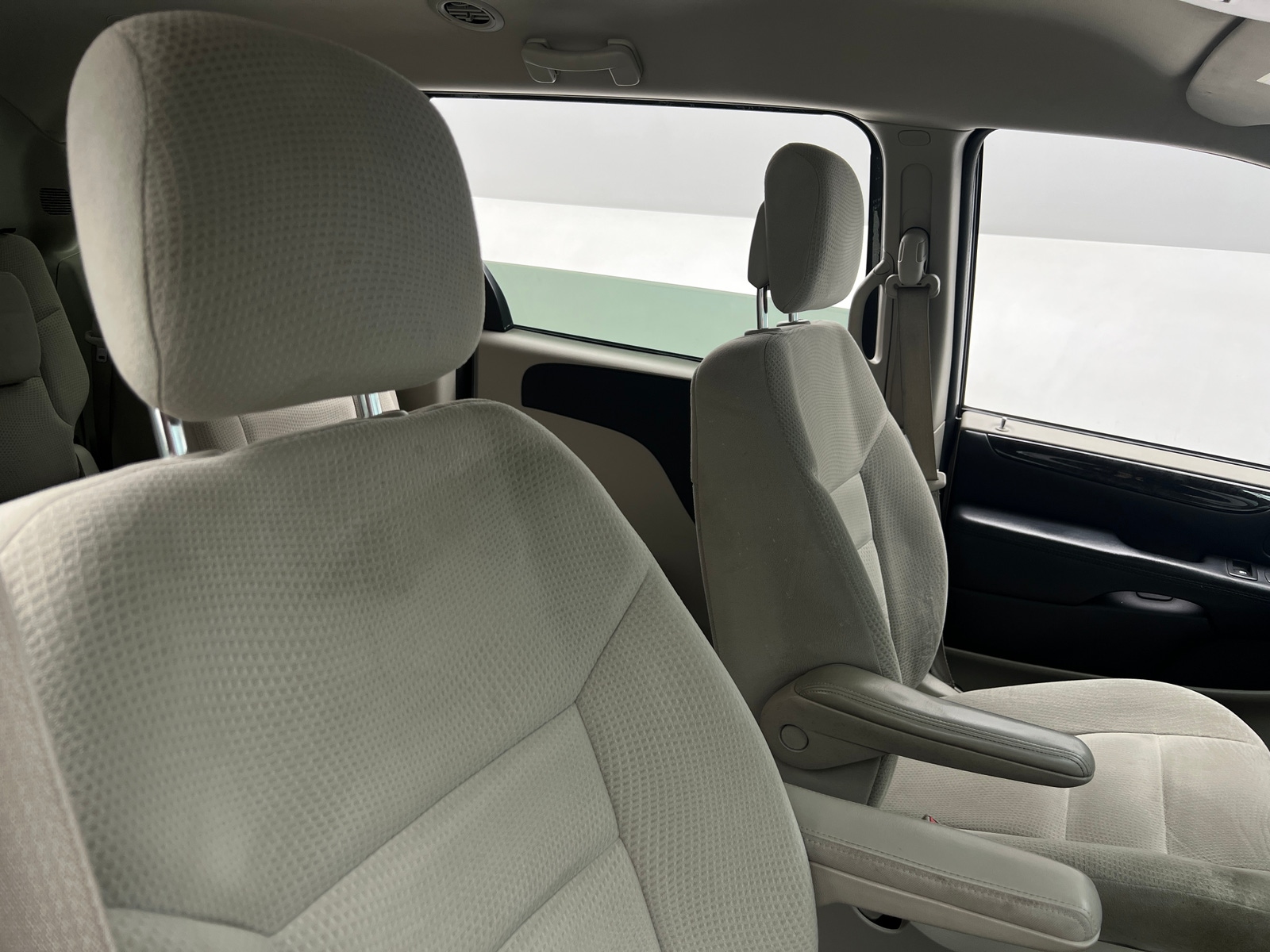 Thumbnail: 2017 Dodge Grand Caravan - 2