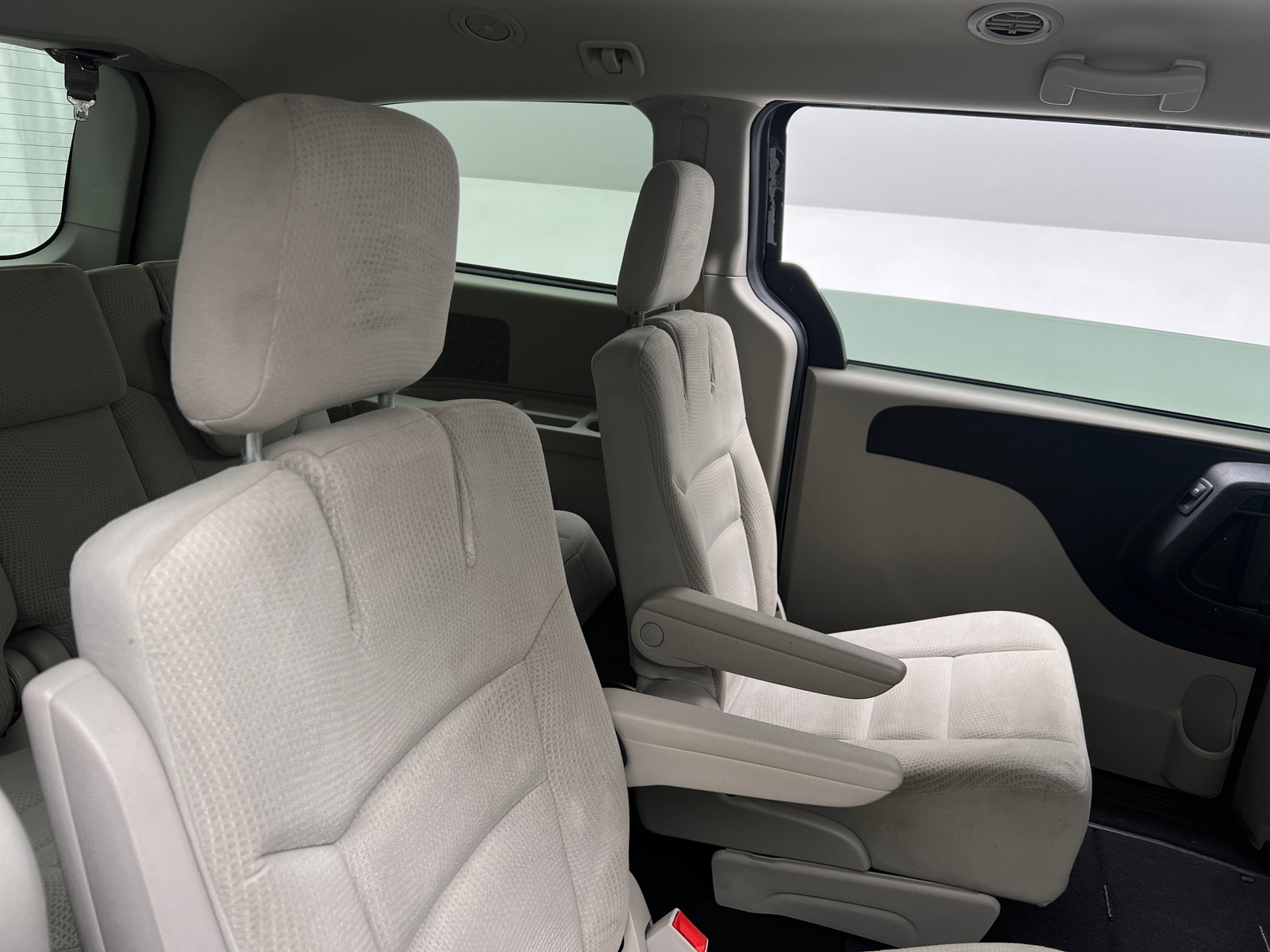 Thumbnail: 2017 Dodge Grand Caravan - 6