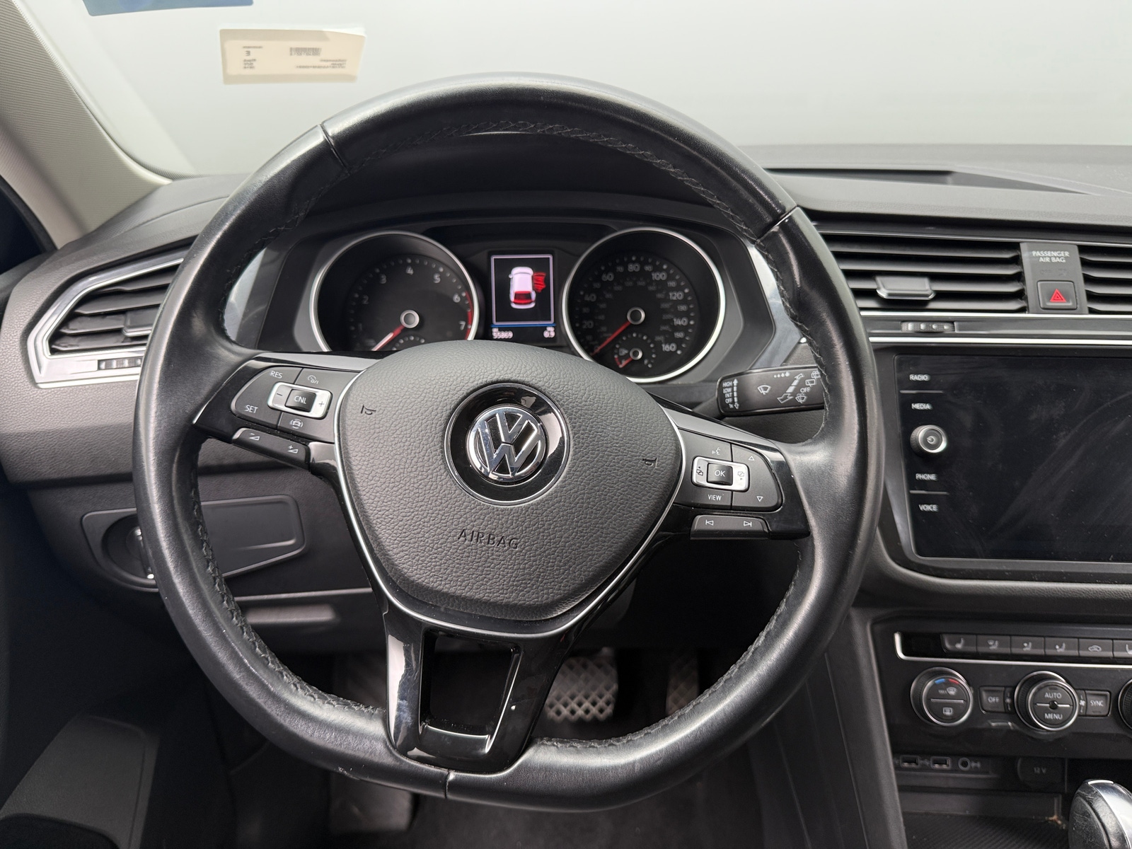 Thumbnail: 2019 Volkswagen Tiguan - 4