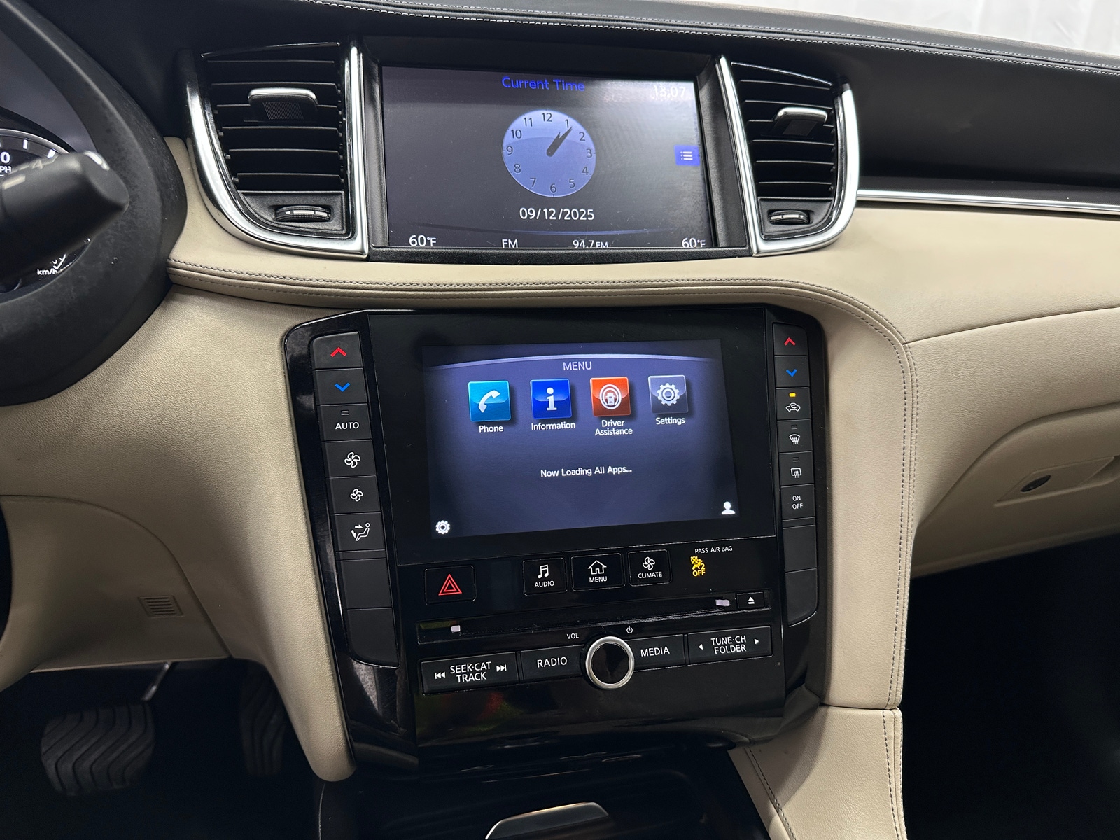 Thumbnail: 2019 INFINITI QX50 - 3