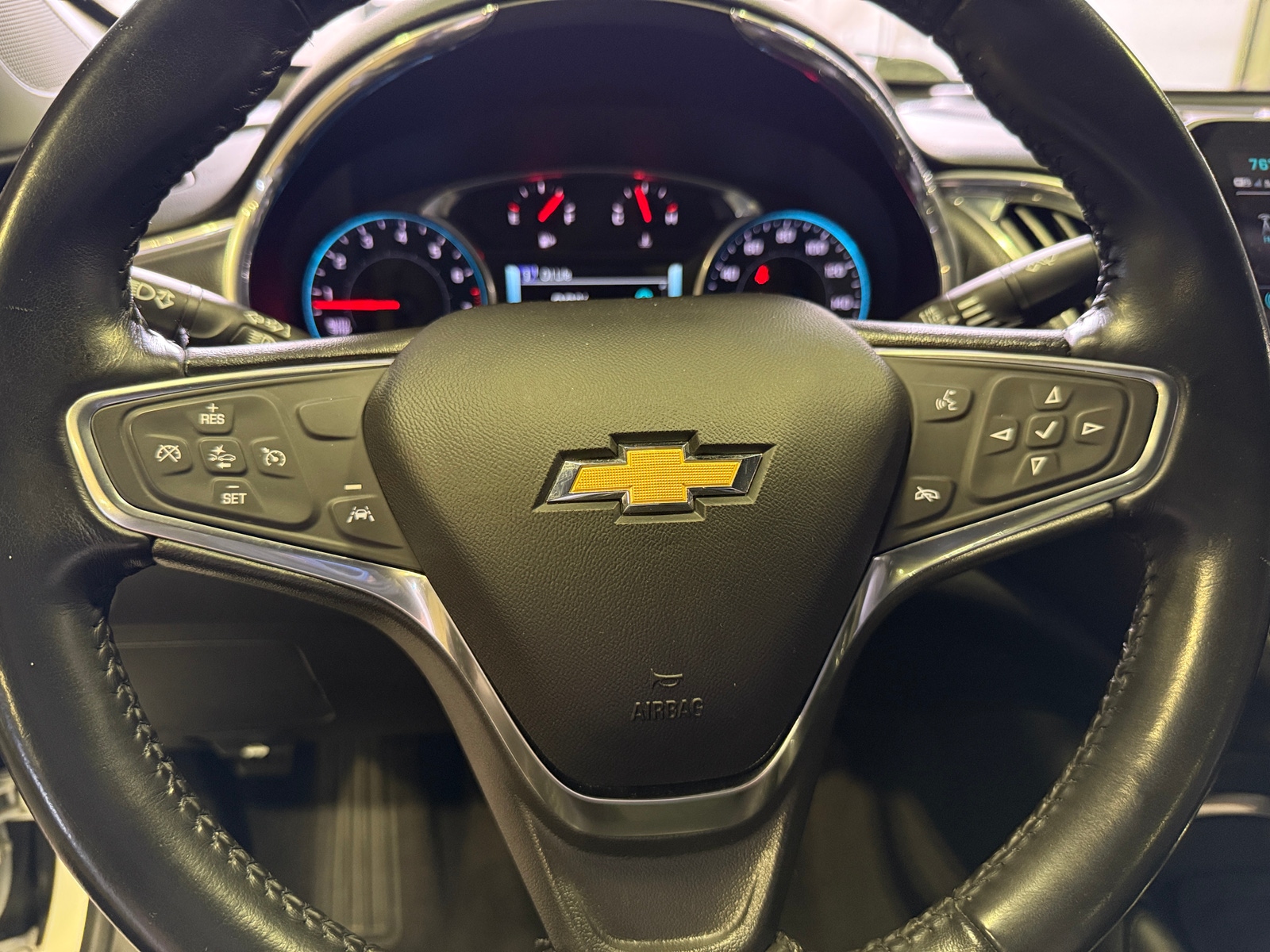 Thumbnail: 2018 Chevrolet Malibu - 4