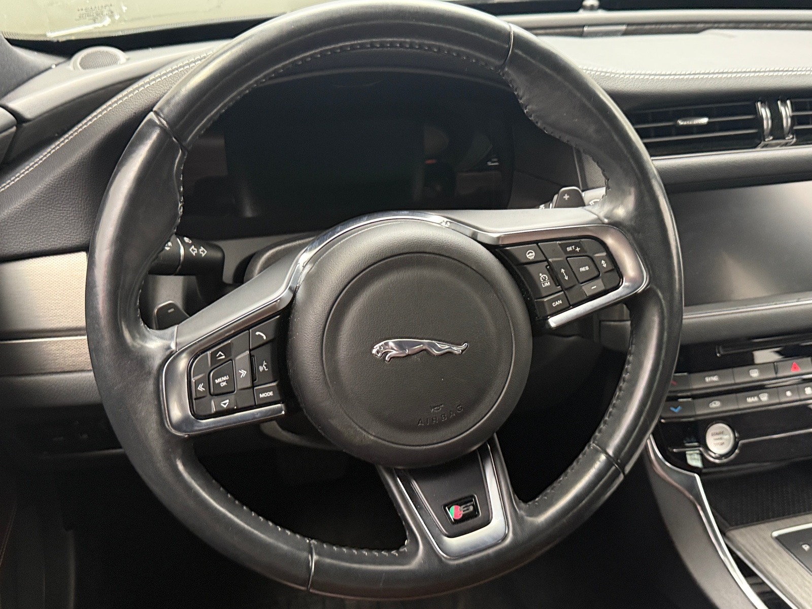 Thumbnail: 2017 Jaguar XF - 4