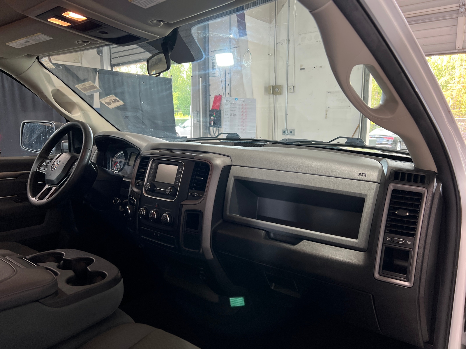 Thumbnail: 2020 RAM 1500 Classic - 3