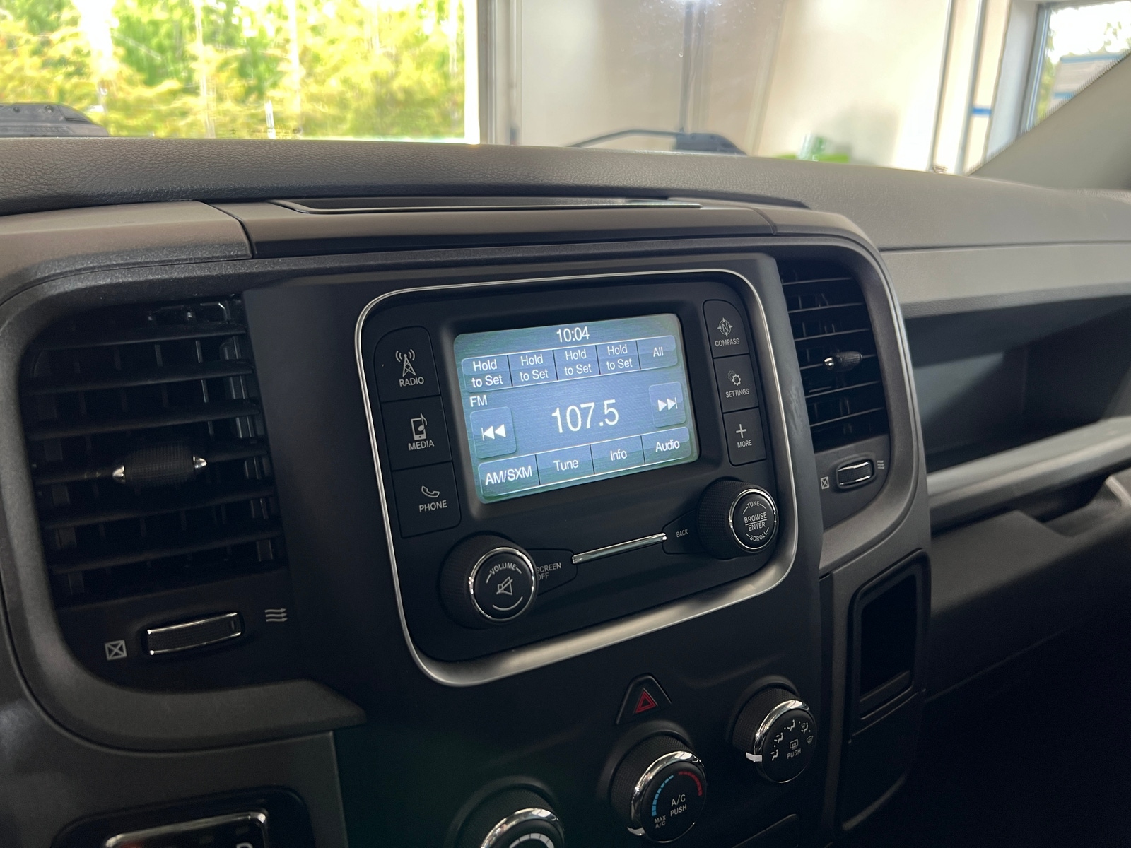 Thumbnail: 2020 RAM 1500 Classic - 4