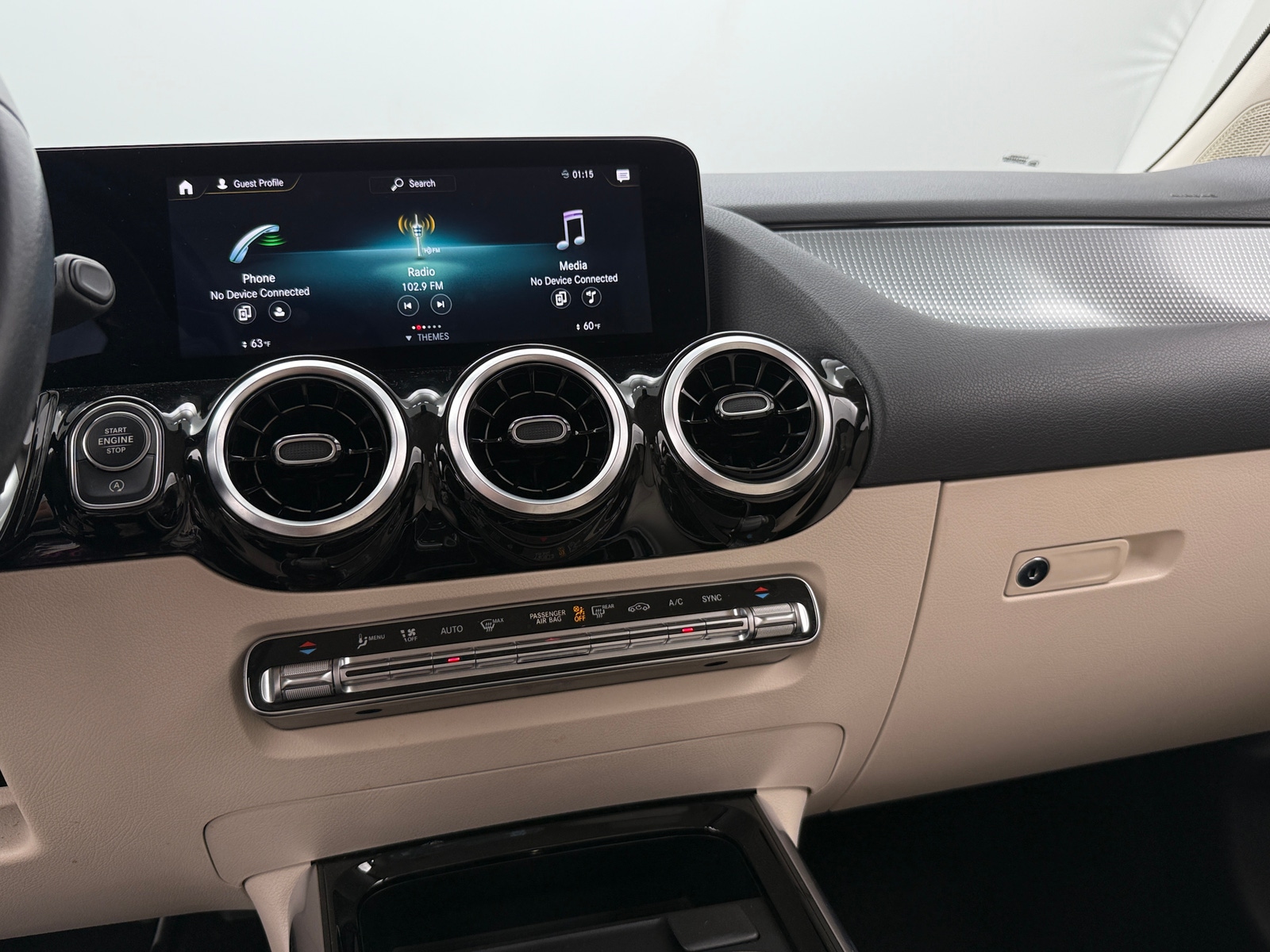 Thumbnail: 2022 Mercedes-Benz GLA - 3
