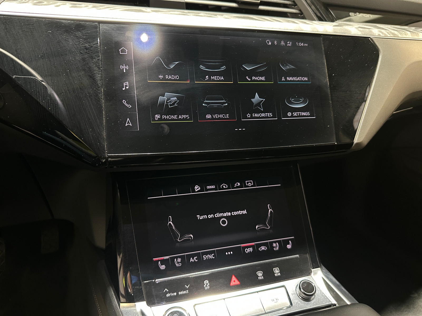 Thumbnail: 2024 Audi Q8 e-tron - 3