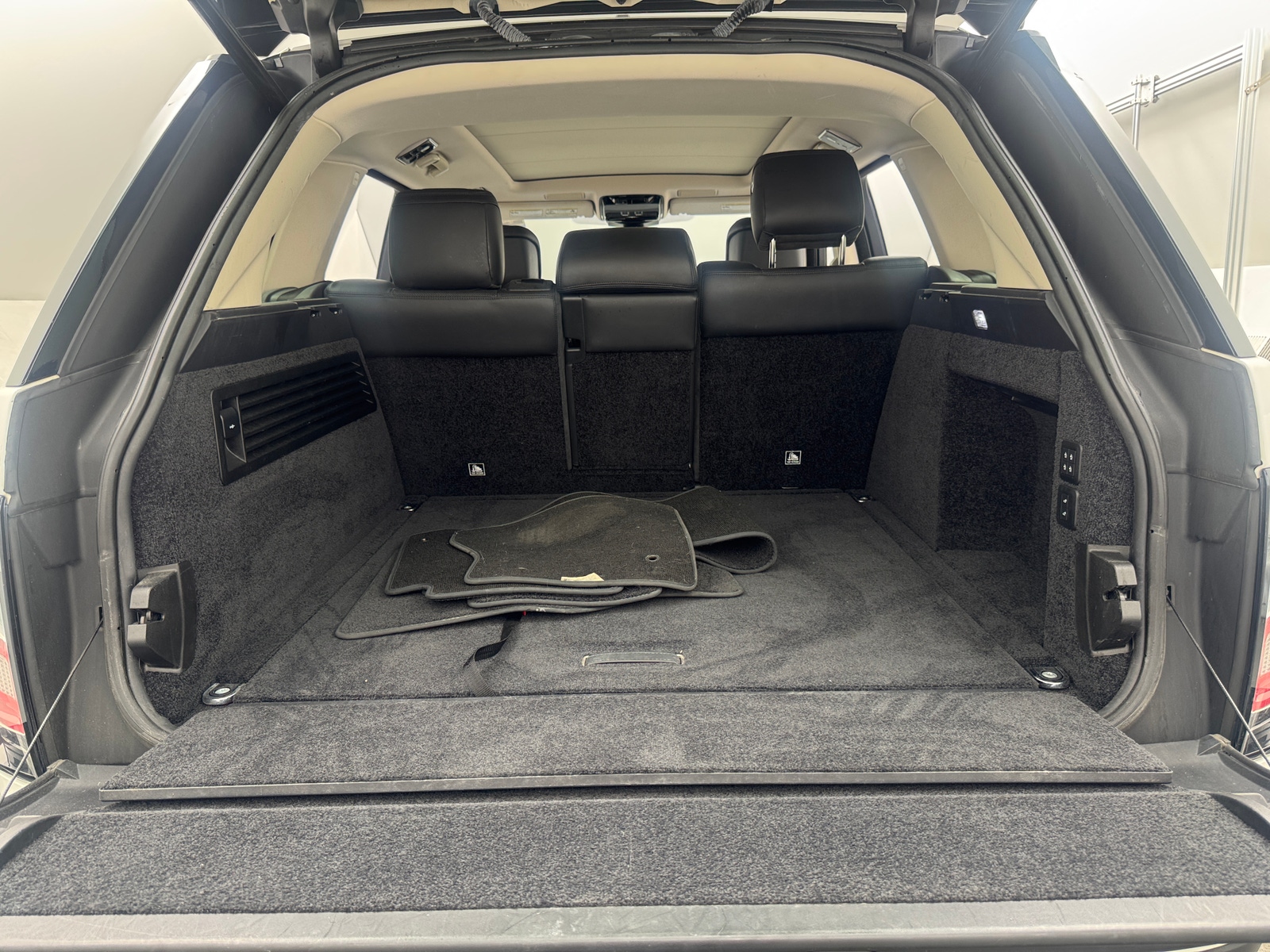 Thumbnail: 2020 Land Rover Range Rover - 6