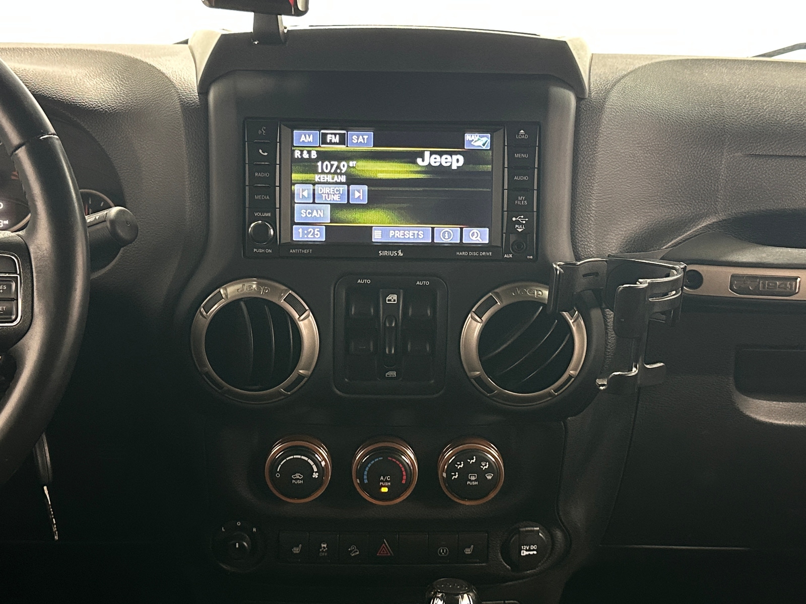 Thumbnail: 2016 Jeep Wrangler - 3