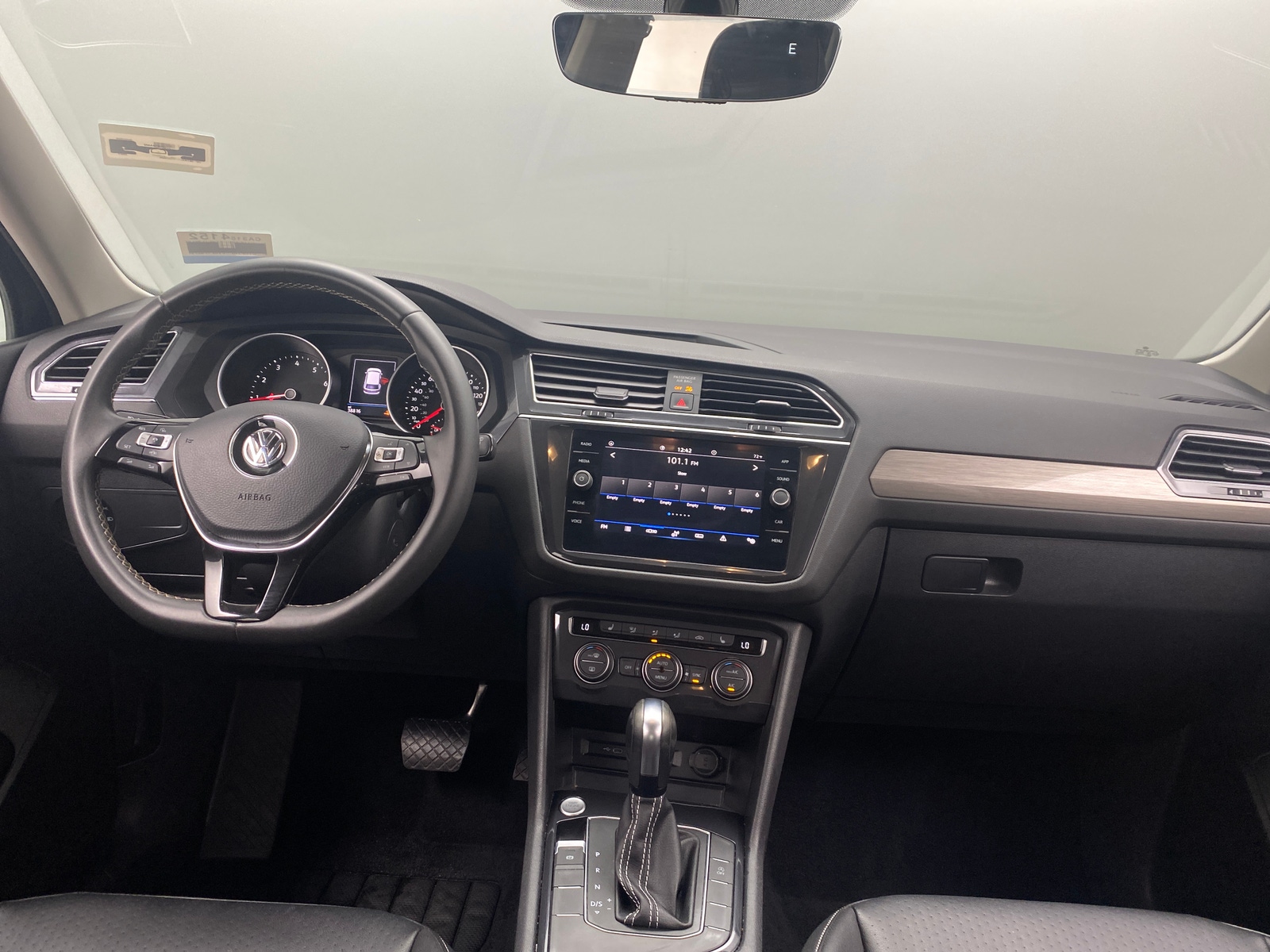 Thumbnail: 2021 Volkswagen Tiguan - 2
