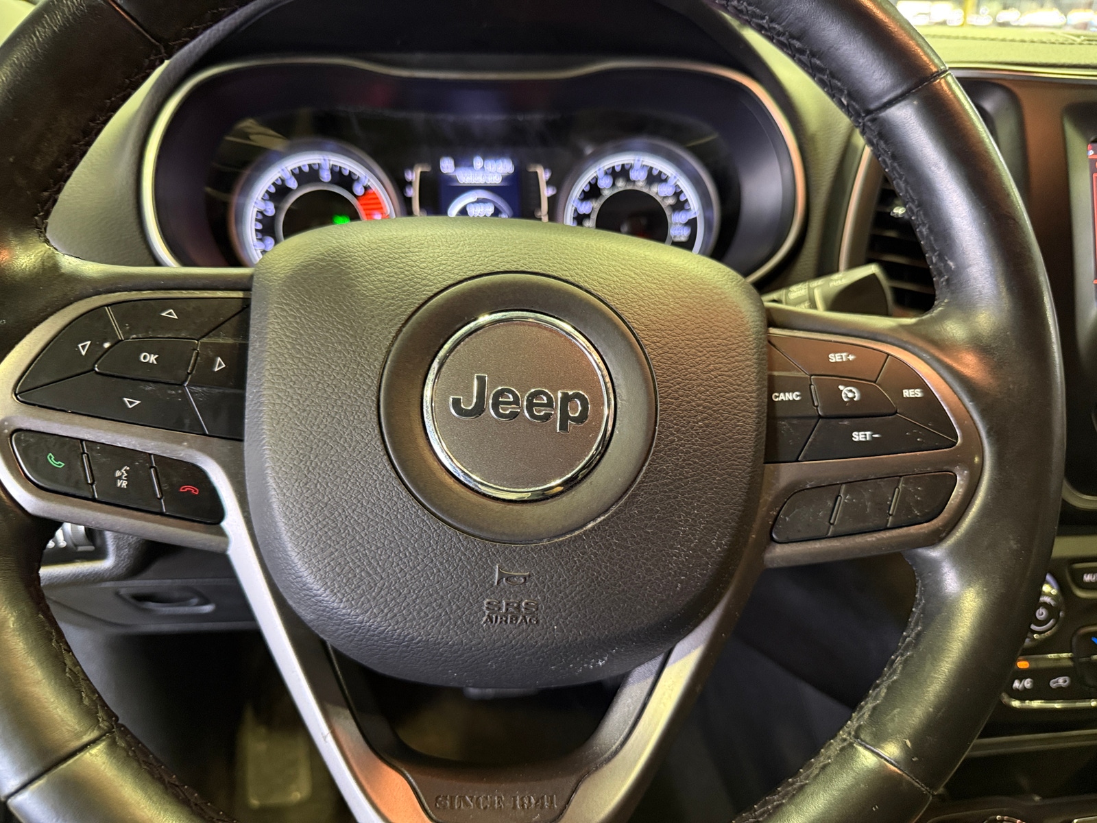 Thumbnail: 2019 Jeep Cherokee - 5