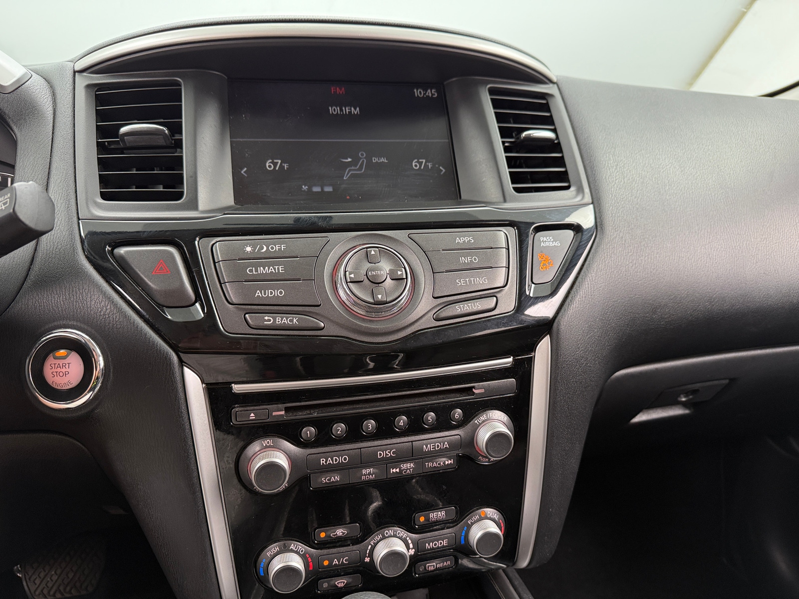 Thumbnail: 2017 Nissan Pathfinder - 4