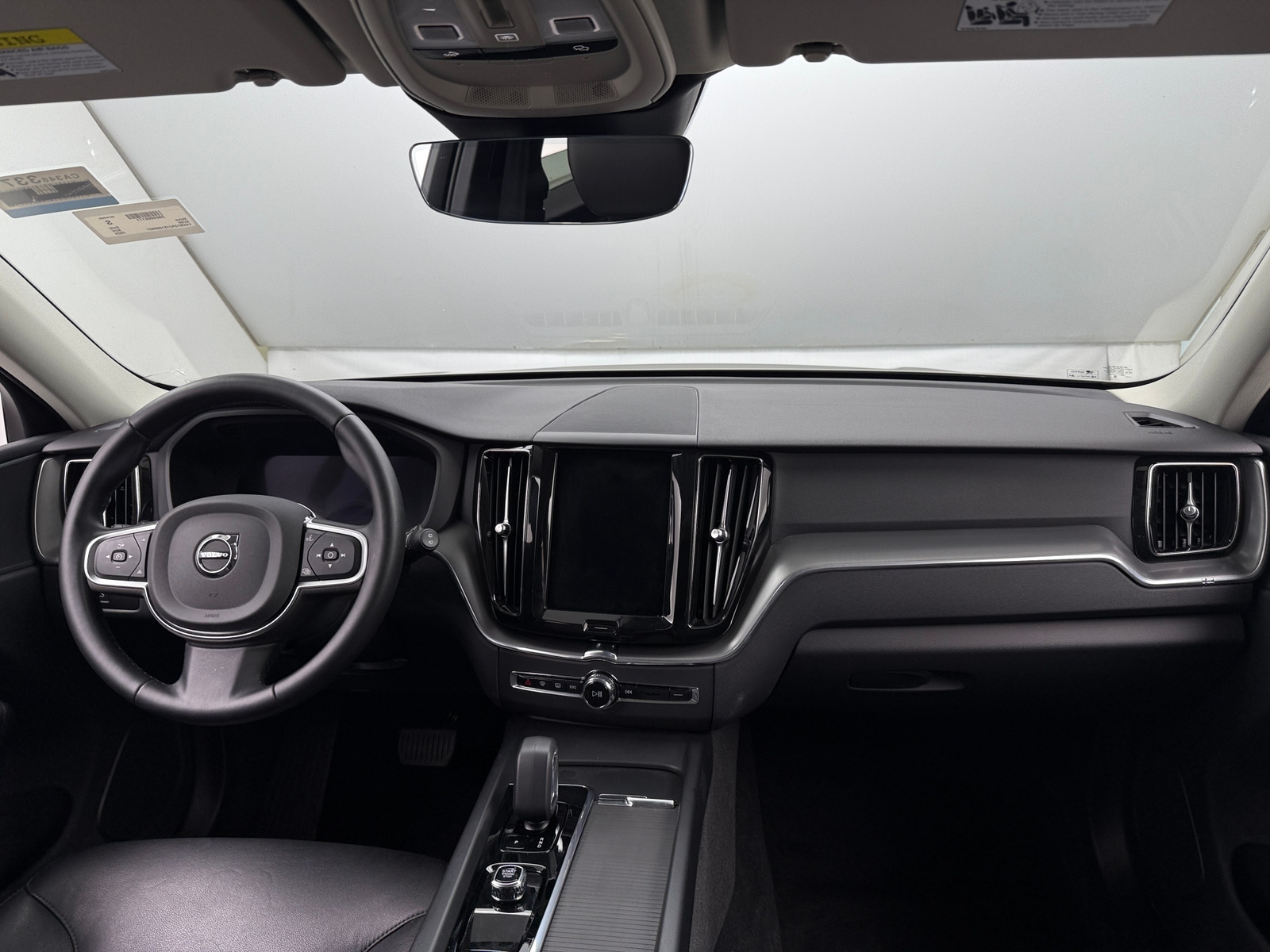 Thumbnail: 2025 Volvo XC60 - 3