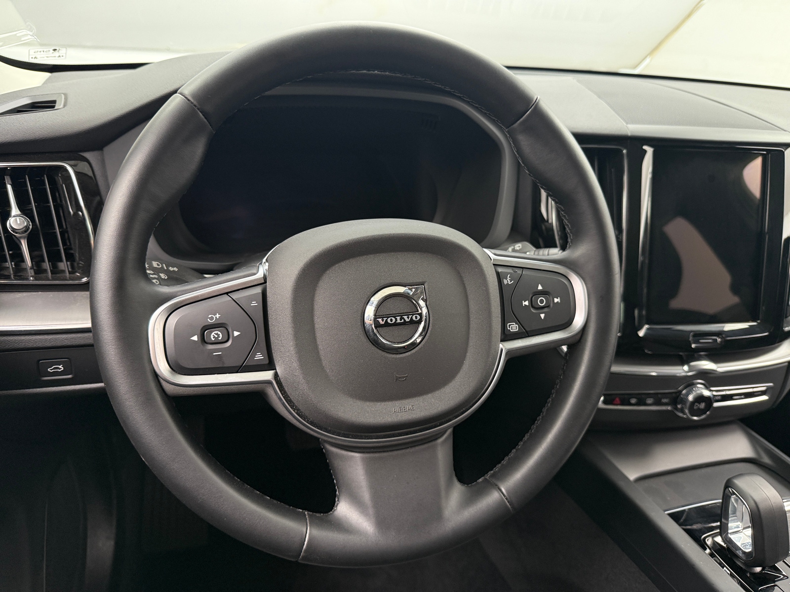 Thumbnail: 2025 Volvo XC60 - 5