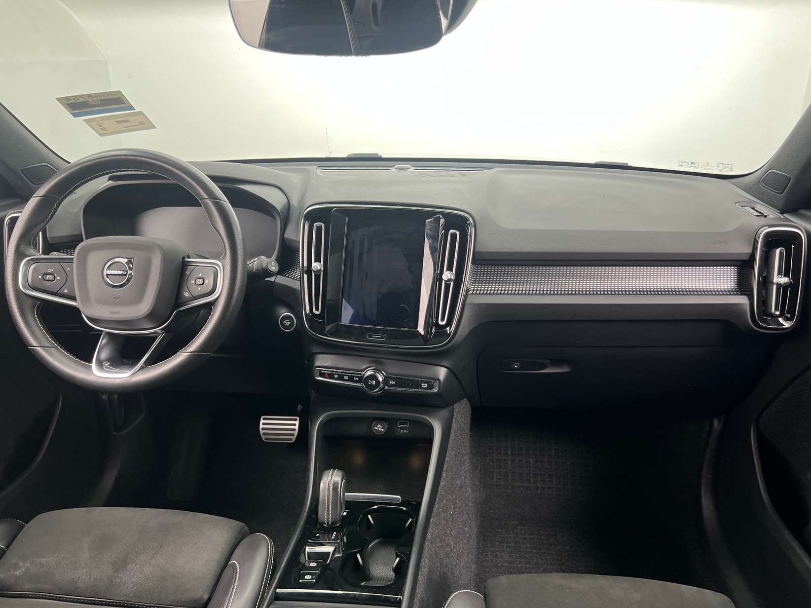Thumbnail: 2021 Volvo XC40 - 2