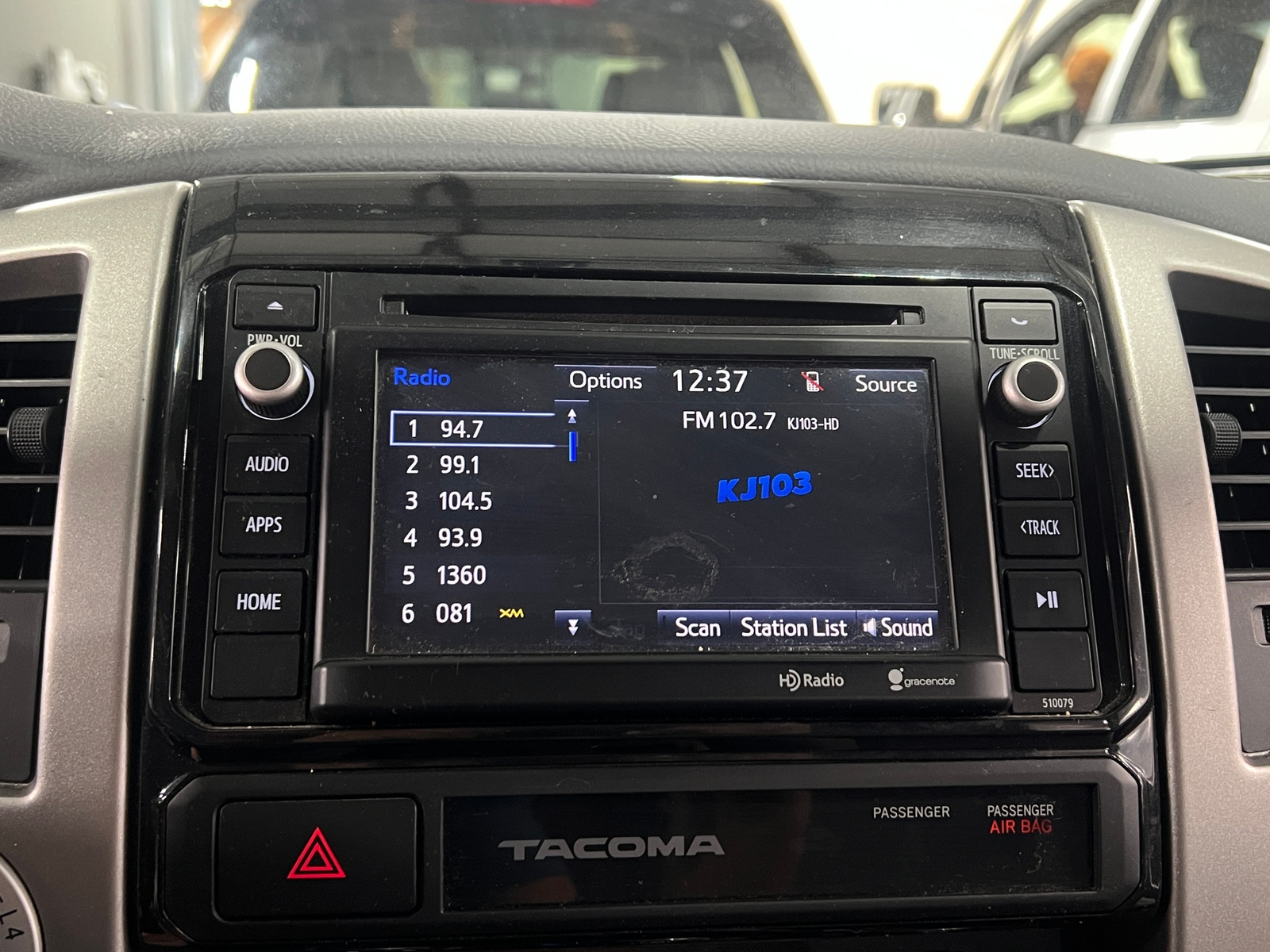 Thumbnail: 2015 Toyota Tacoma - 4