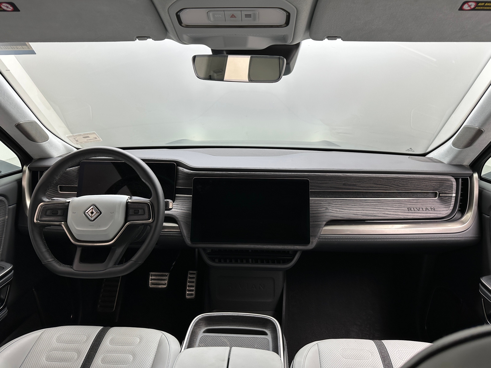 Thumbnail: 2024 Rivian R1S - 2