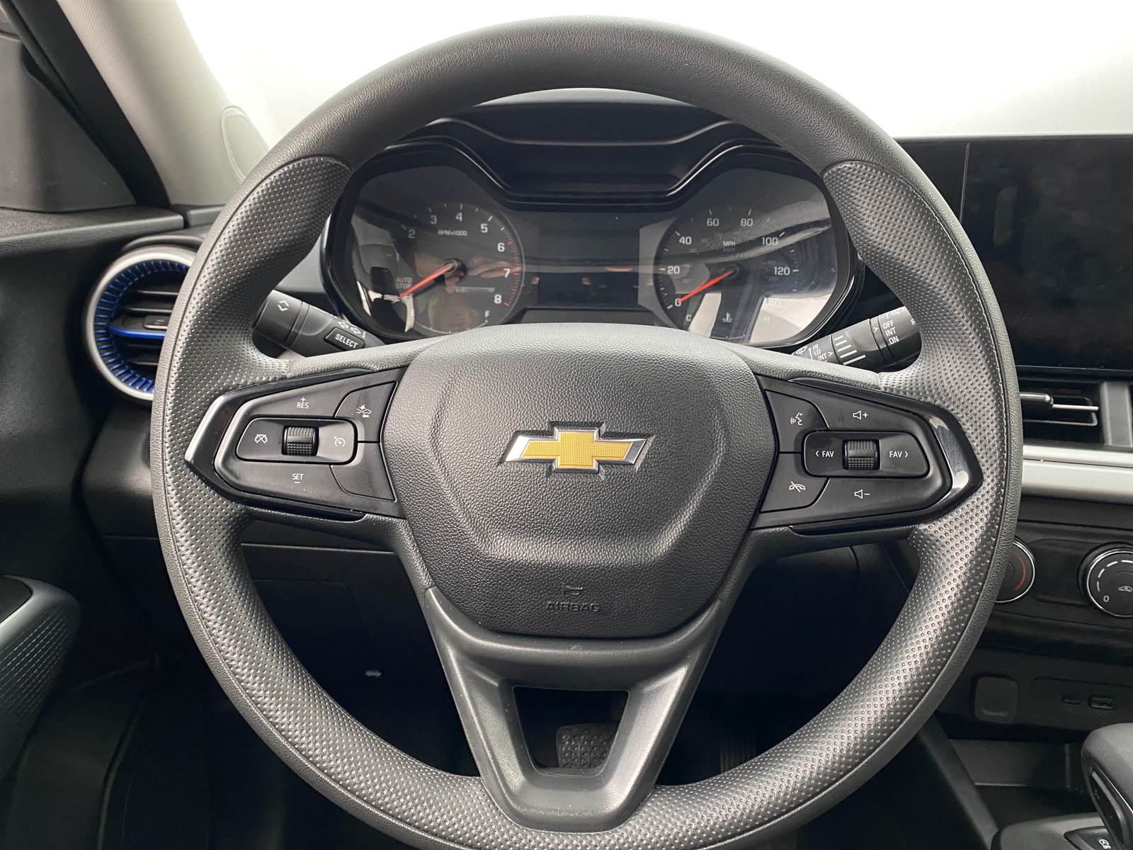 Thumbnail: 2025 Chevrolet Trax - 5