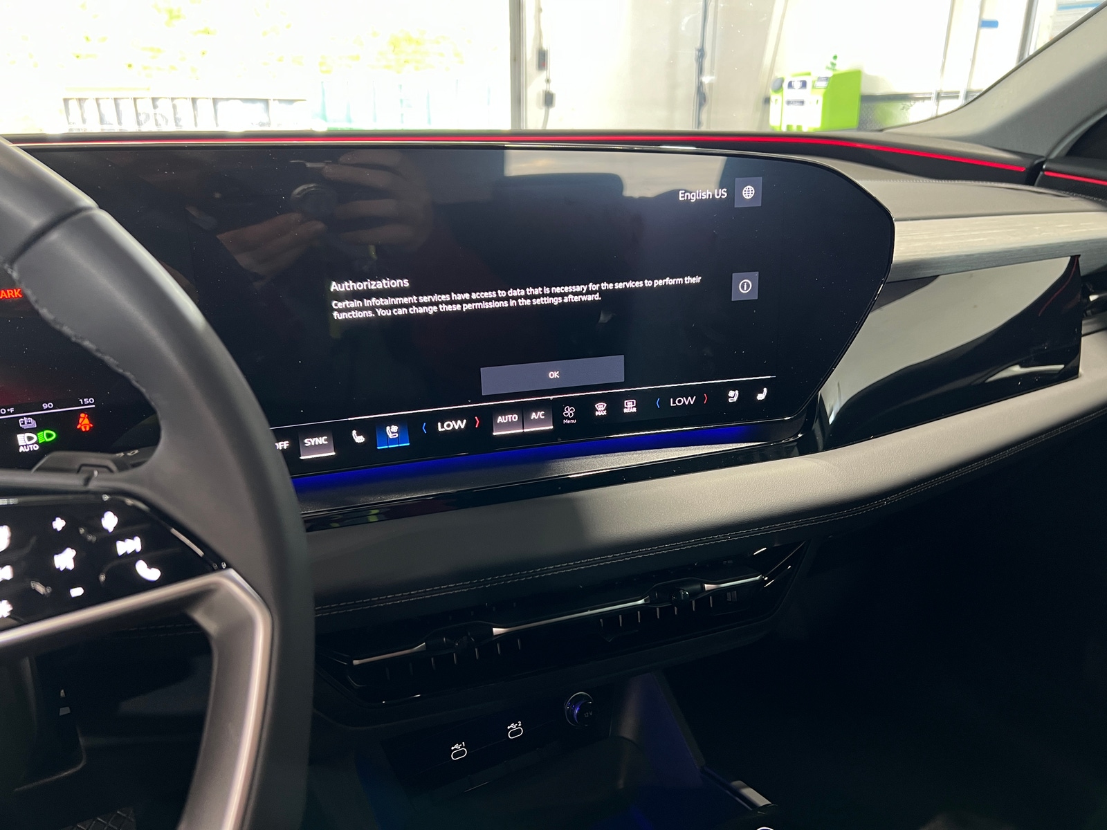 Thumbnail: 2025 Audi Q6 e-tron - 3