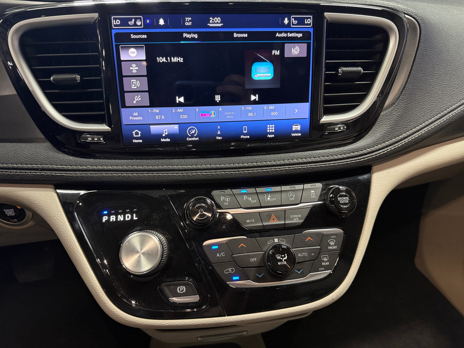 Thumbnail: 2021 Chrysler Pacifica - 3