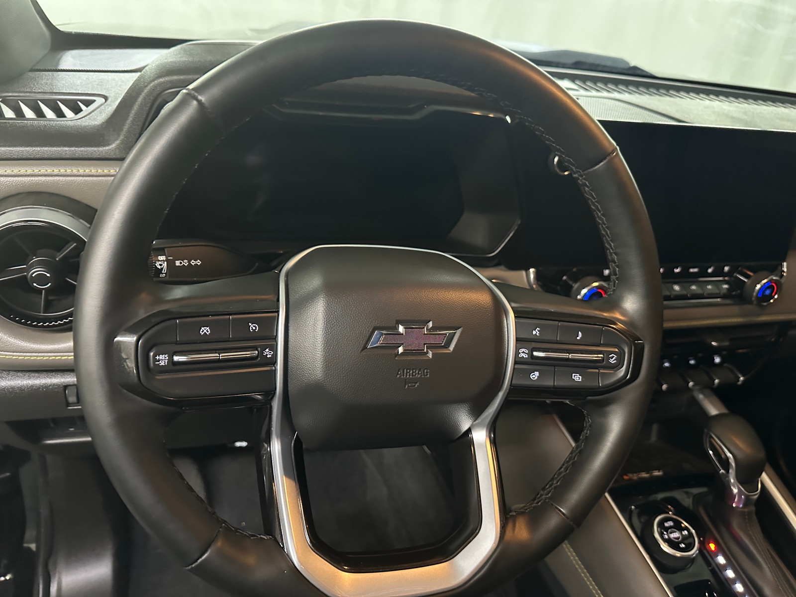 Thumbnail: 2023 Chevrolet Colorado - 4